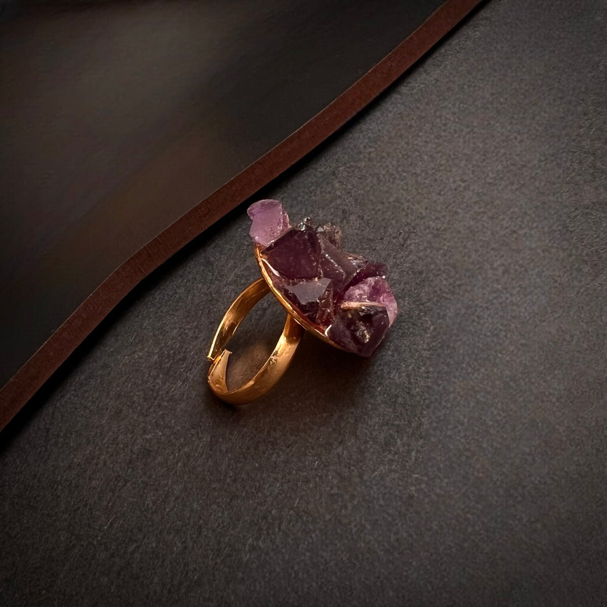 CHIPA CHIP RAW STONE SILVER LOOK ALIKE GOLD TONED RING R9