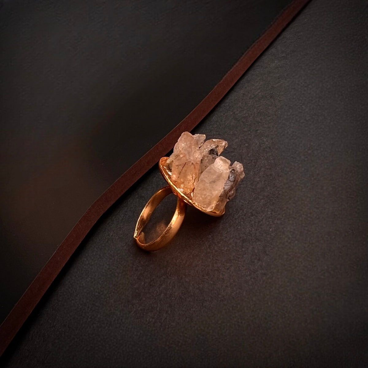 CHIPA CHIP RAW STONE SILVER LOOK ALIKE GOLD TONED RING R9