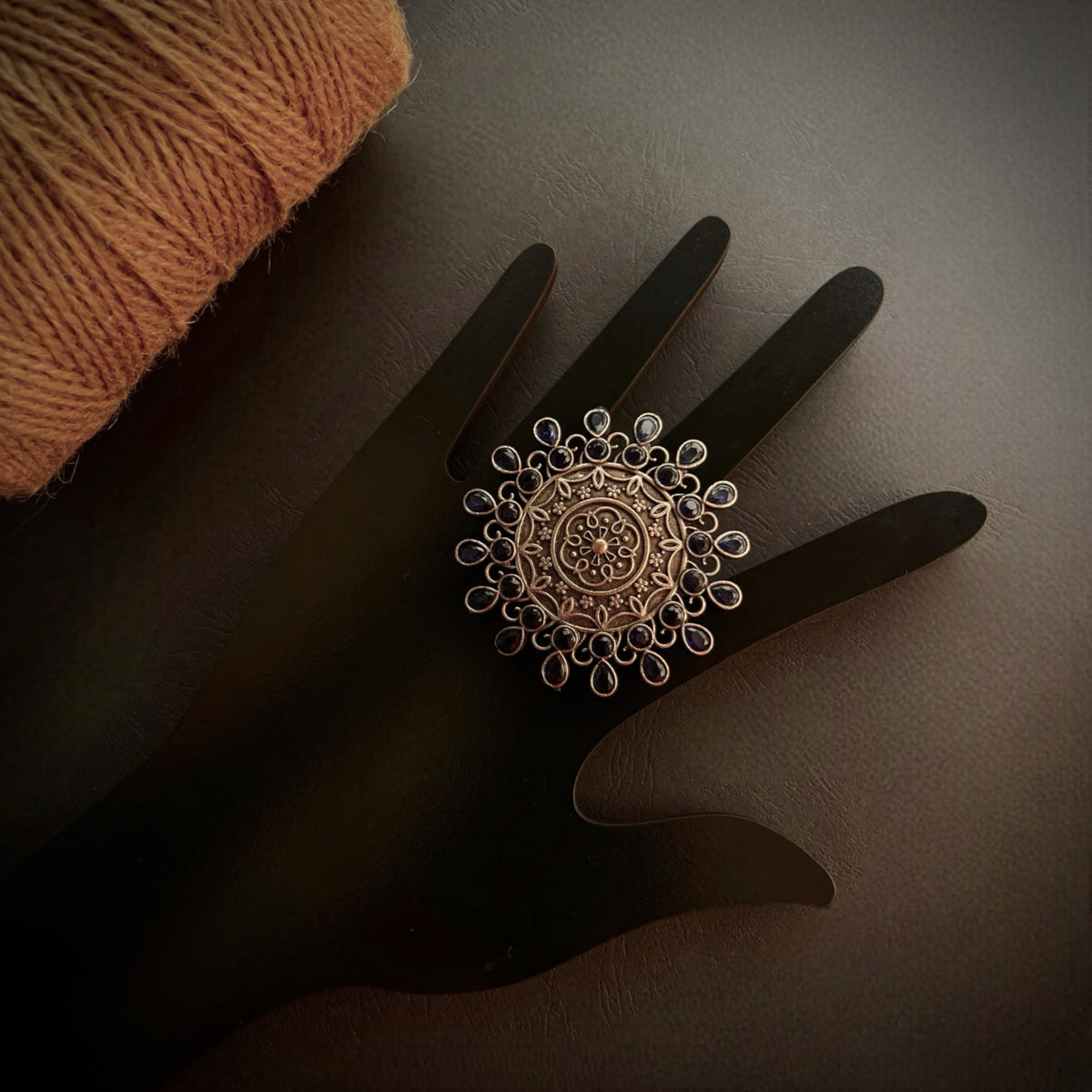 FLORAL FANTASY  SILVER LOOK ALIKE FINGER RING R18