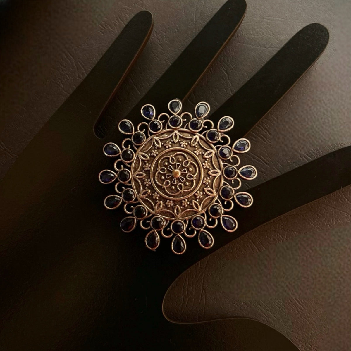 FLORAL FANTASY  SILVER LOOK ALIKE FINGER RING R18