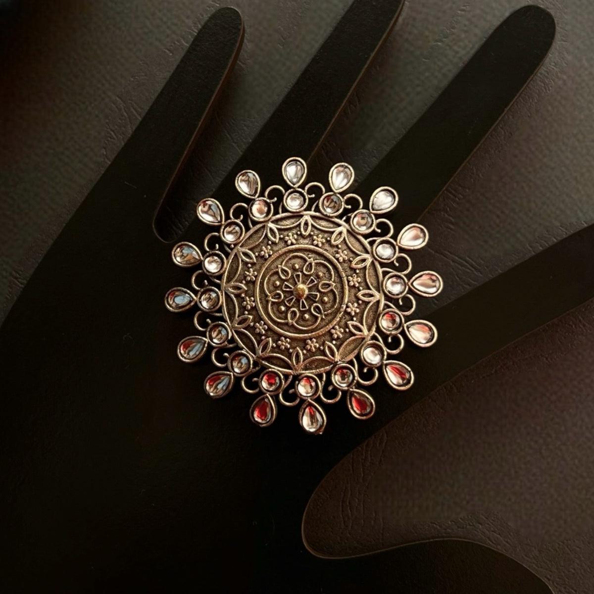 FLORAL FANTASY  SILVER LOOK ALIKE FINGER RING R18