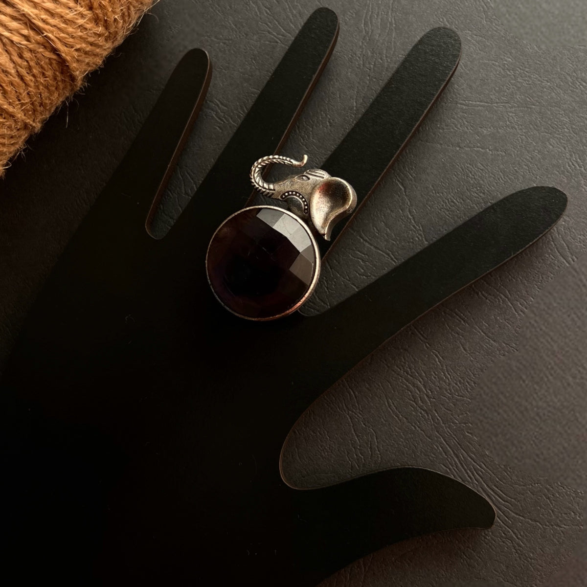 RIAL SILVER LOOK ALIKE ANTIQUE FINGER RING R19