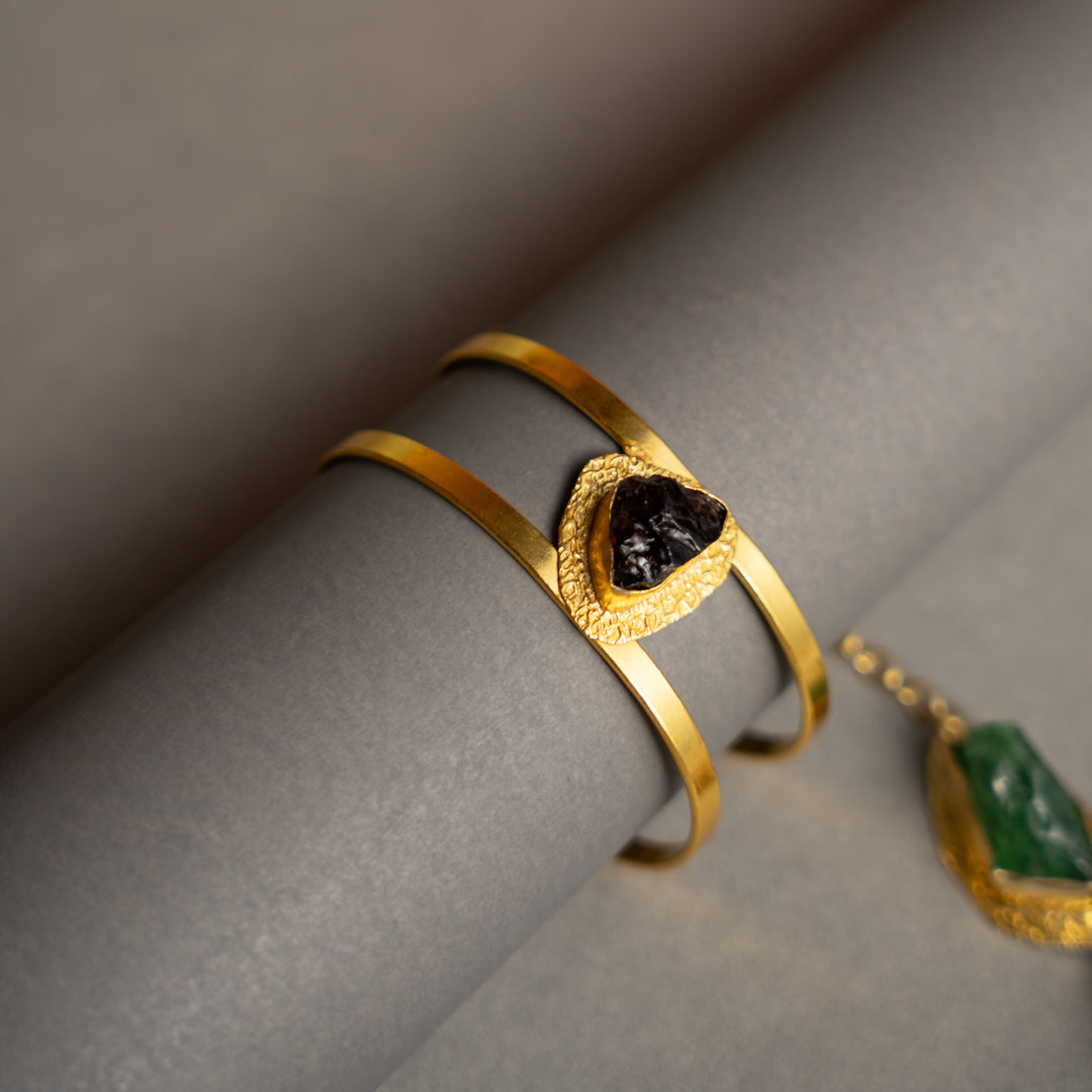 THAMIZHACHI BIJOUX EXCLUSIVE AND PREMIUM RAW STONES AND MOP HANDMADE GOLD TONED NECKPIECE/NECKLACE, BRACELET CUFF, RING WITH EARRING SET NL145