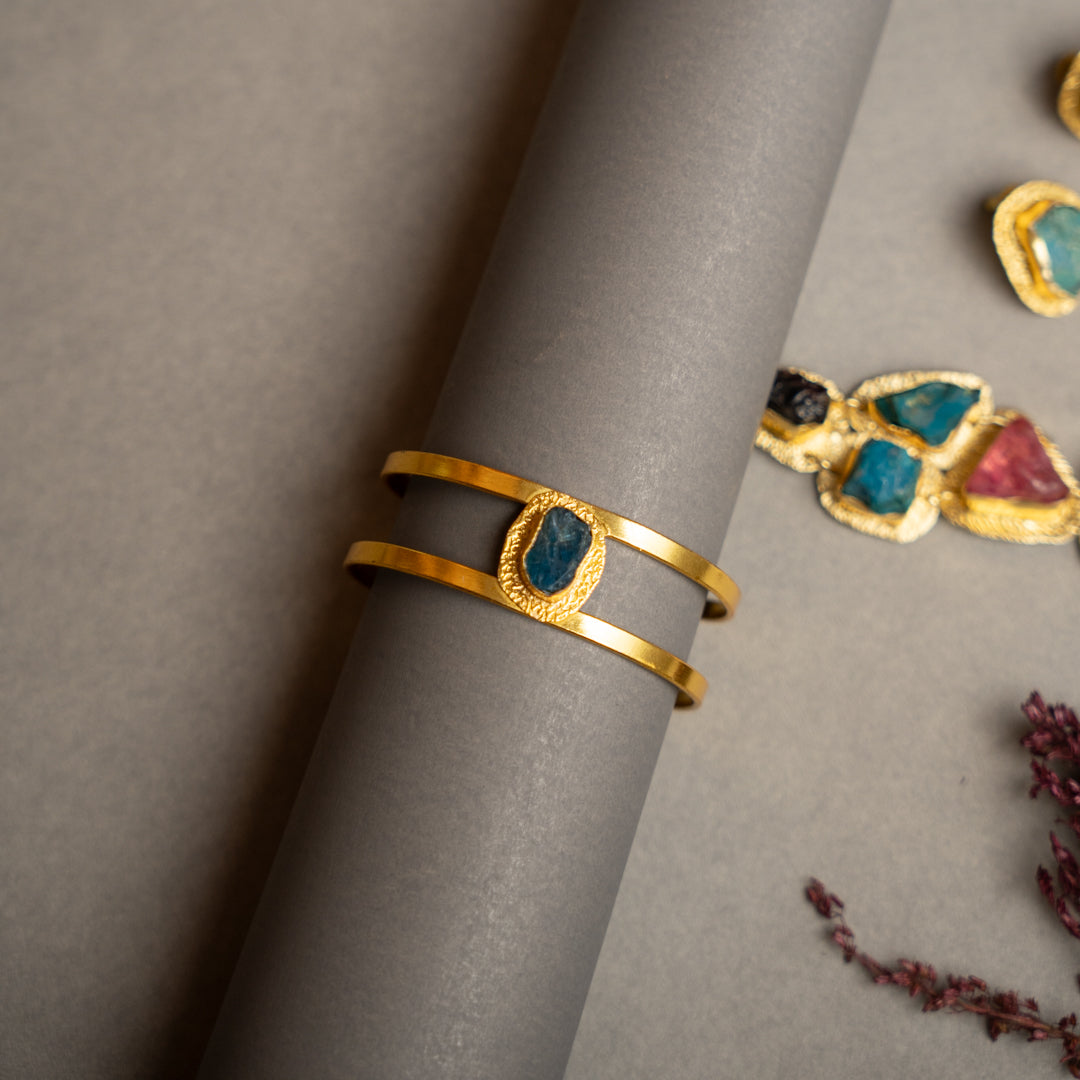 THAMIZHACHI BIJOUX EXCLUSIVE AND PREMIUM RAW STONES AND MOP HANDMADE GOLD TONED NECKPIECE/NECKLACE, BRACELET CUFF, RING WITH EARRING SET NL145