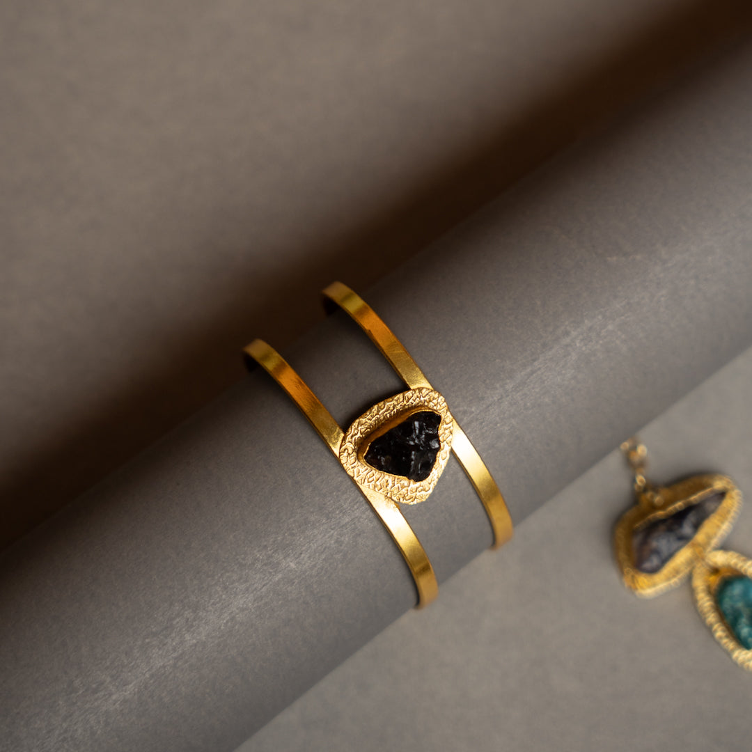 THAMIZHACHI BIJOUX EXCLUSIVE AND PREMIUM RAW STONES AND MOP HANDMADE GOLD TONED NECKPIECE/NECKLACE, BRACELET CUFF, RING WITH EARRING SET NL145