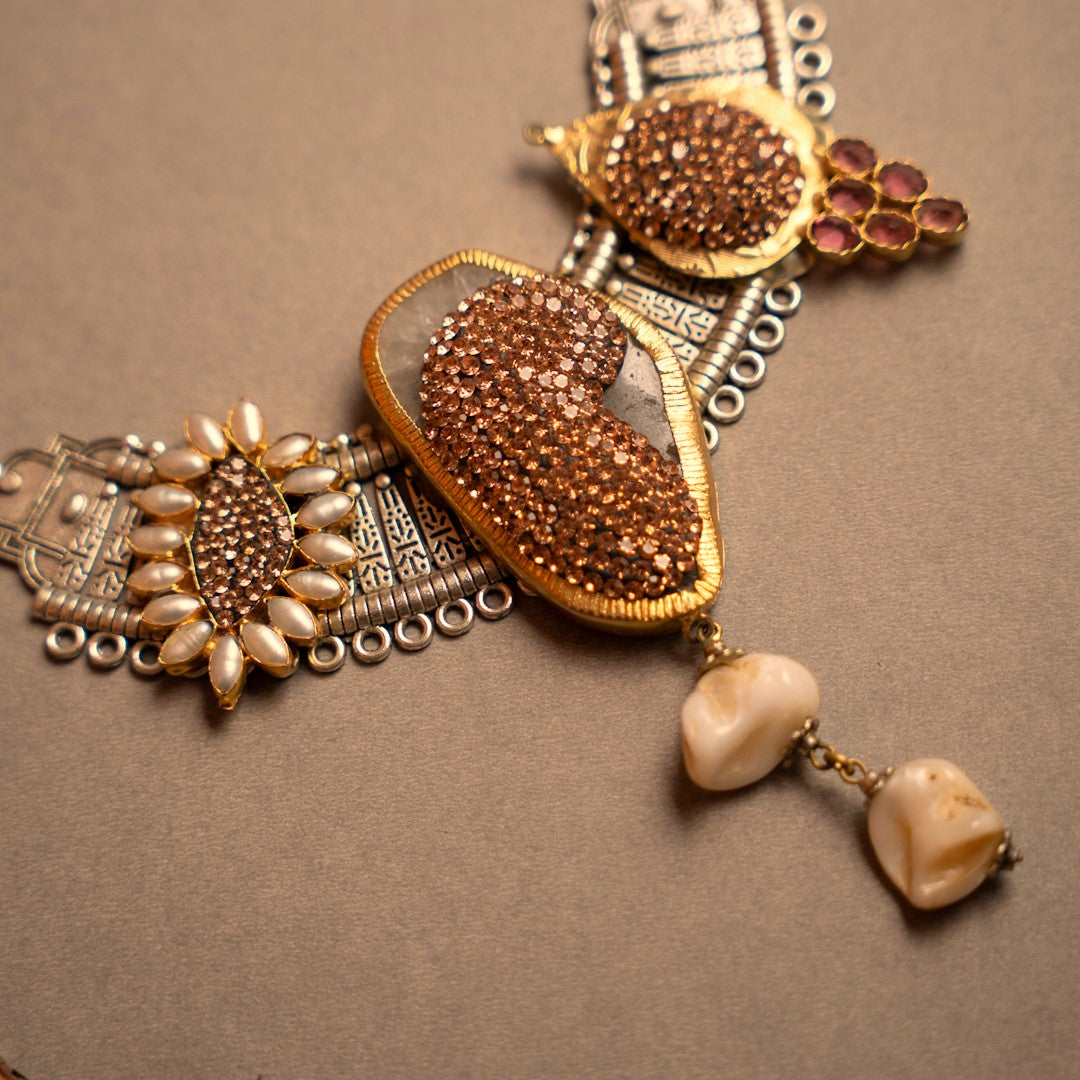 SHELL BEAUTY BIJOUX EXCLUSIVE HANDMADE RAW STONE DUAL TONED NECKLACE NL247