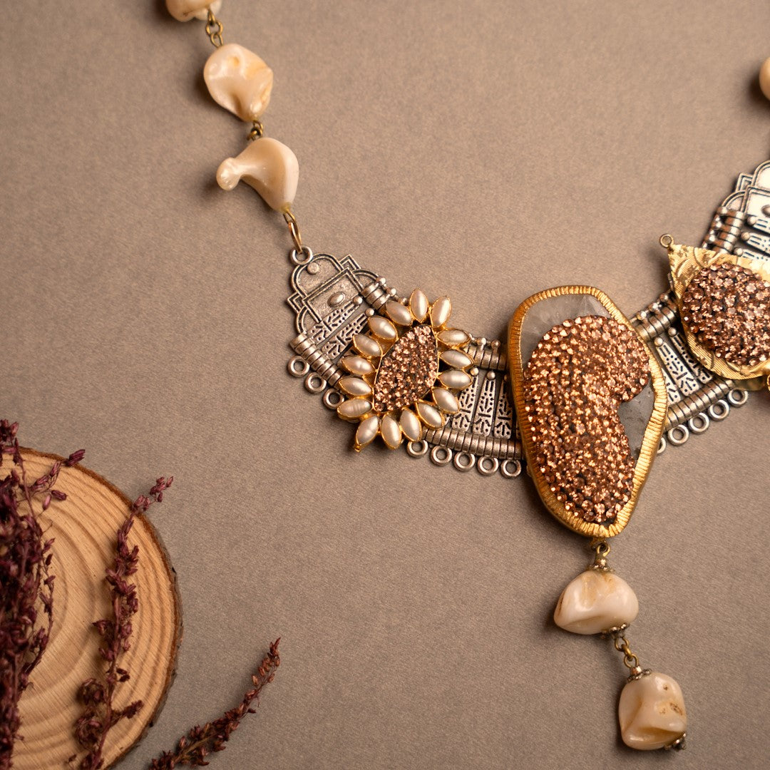 SHELL BEAUTY BIJOUX EXCLUSIVE HANDMADE RAW STONE DUAL TONED NECKLACE NL247