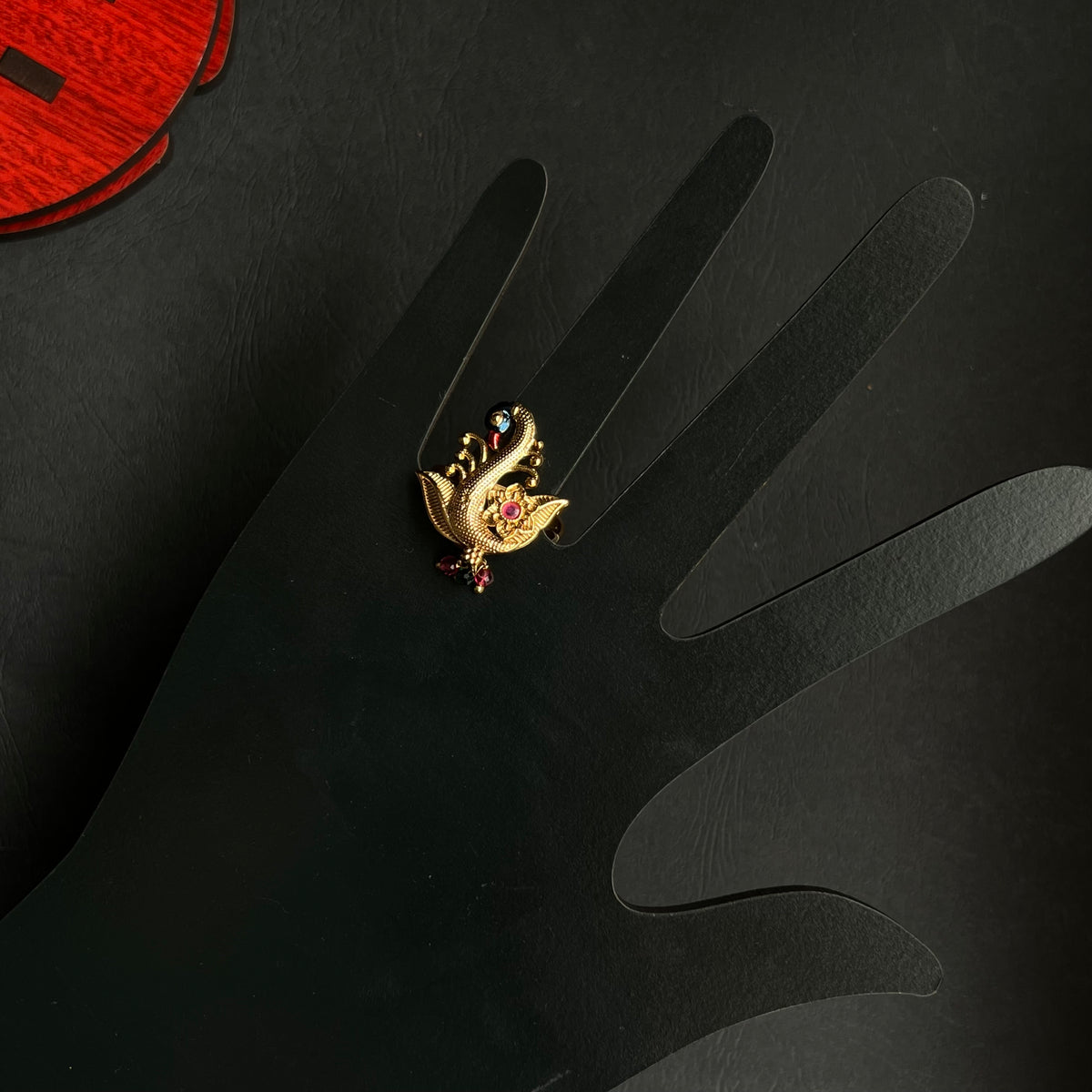 VAYASVAI GOLD TONED  FINGER RING R71