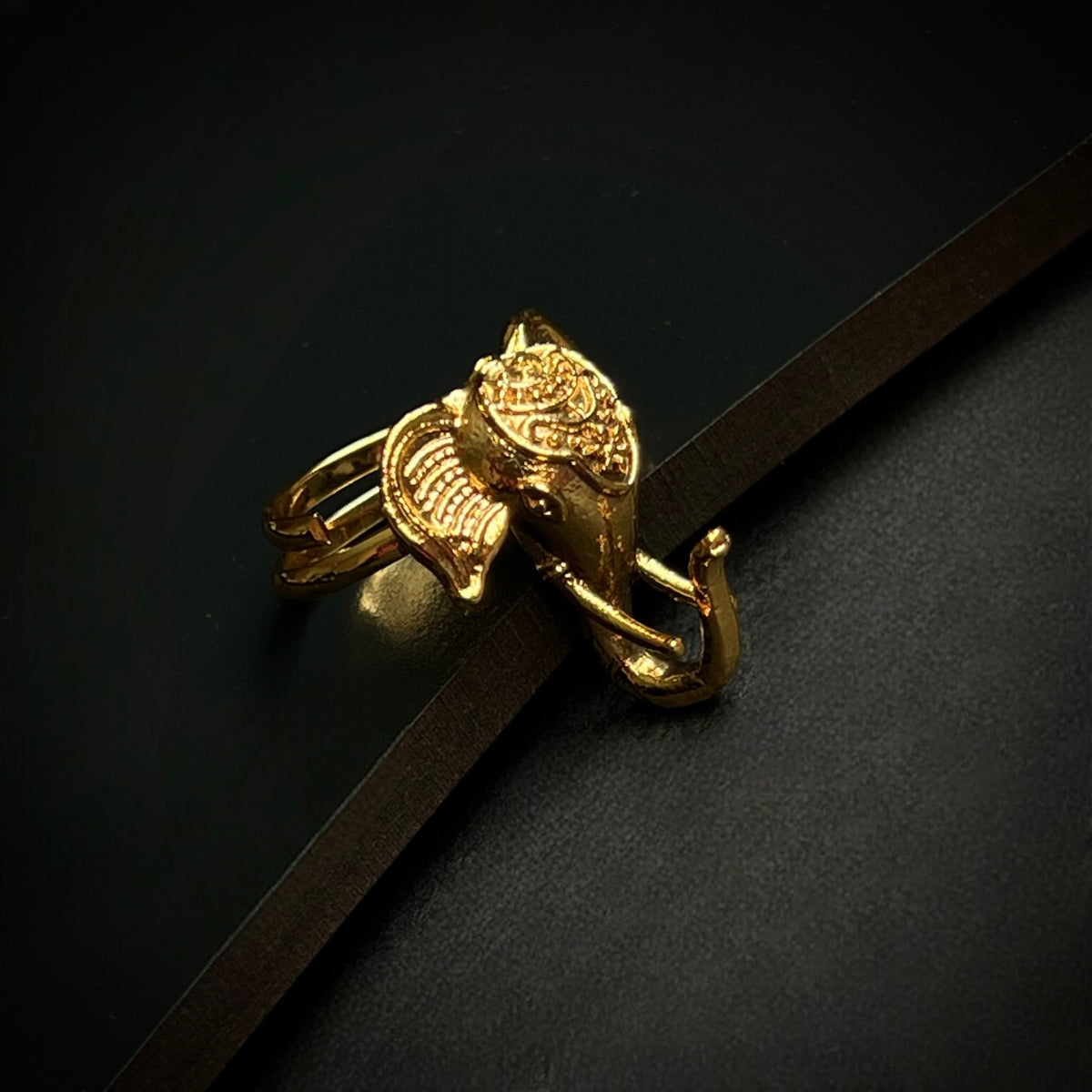 VIHANAA GOLD TONED TEMPLE FINGER RING R69
