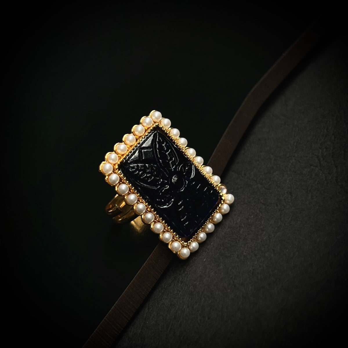 SQARE SQWATY FAUX CARVED GOLD TONED FINGER RING R72