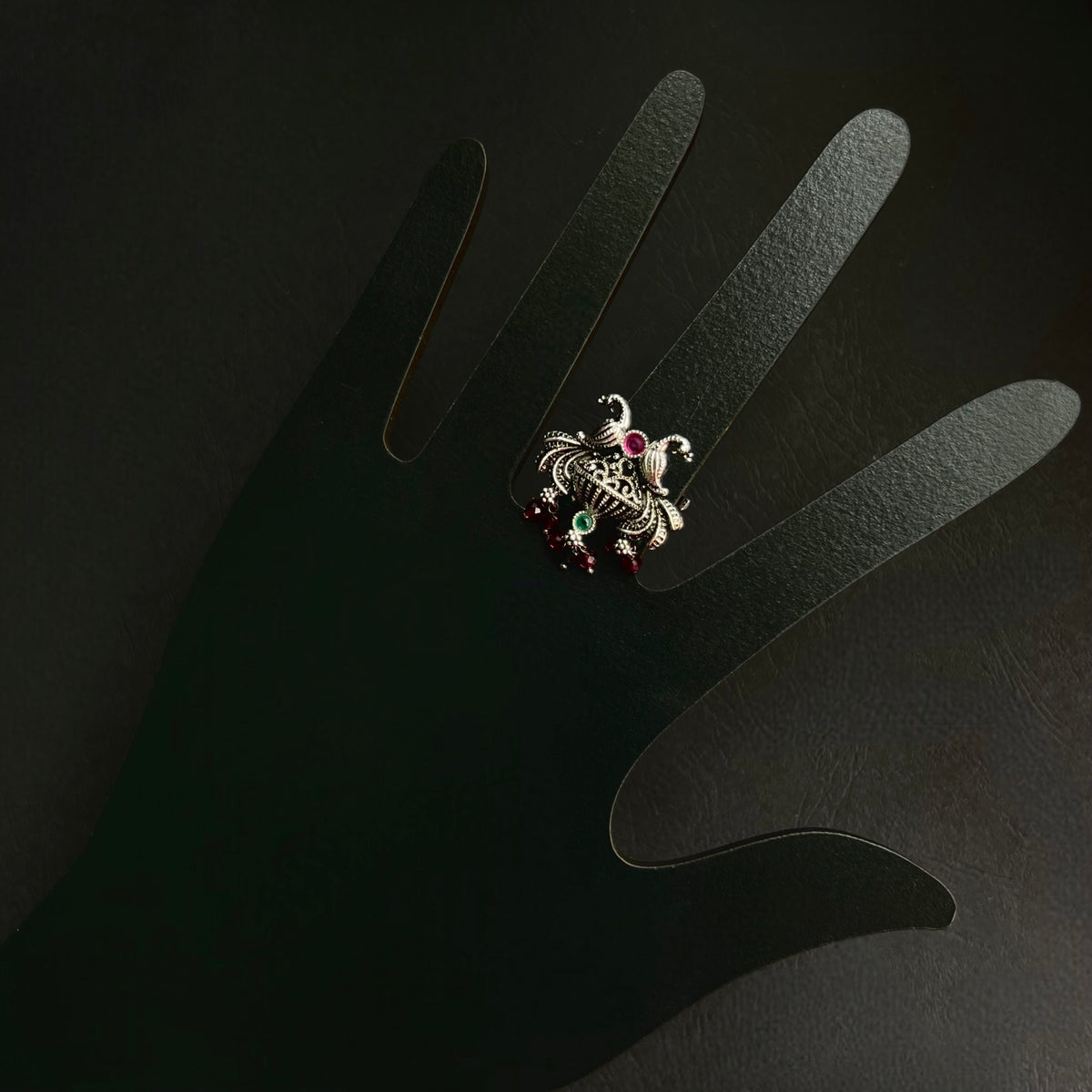 DOUBLE PEACOCK FLORAL OXIDIZED FINGER RING R75