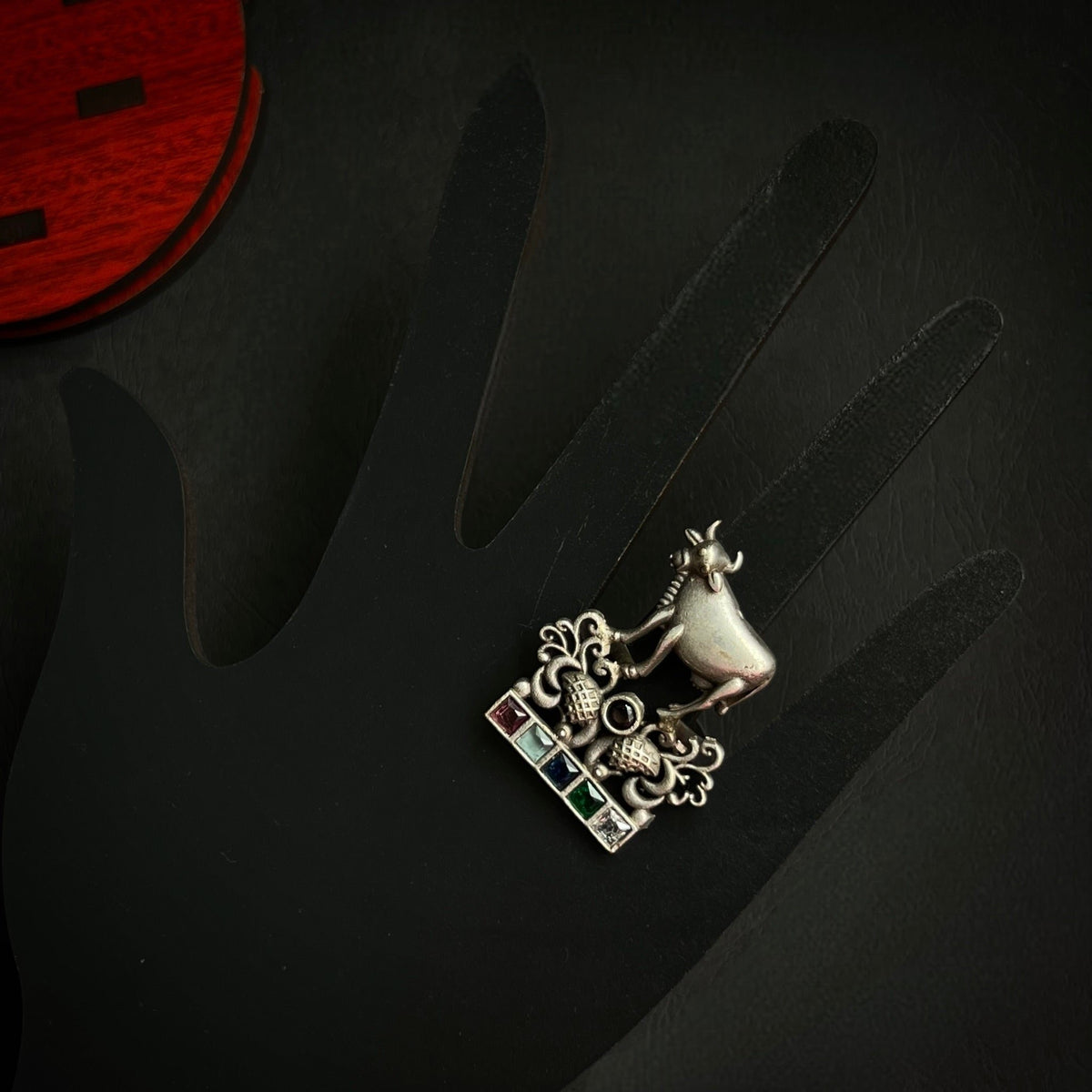 MATHA TEMPLE SILVER LOOK ALIKE FINGER RING R83