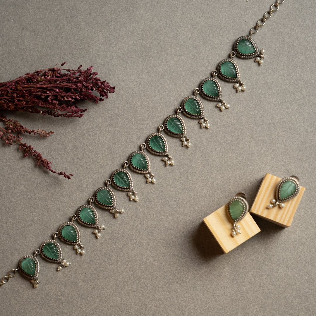 RELIKA FAUX SILVER BIJOUX PREMIUM AND EXCLUSIVE CARVING STONE SEMI HANDMADE CARVING NECKLACE WITH EARRINGS NL135