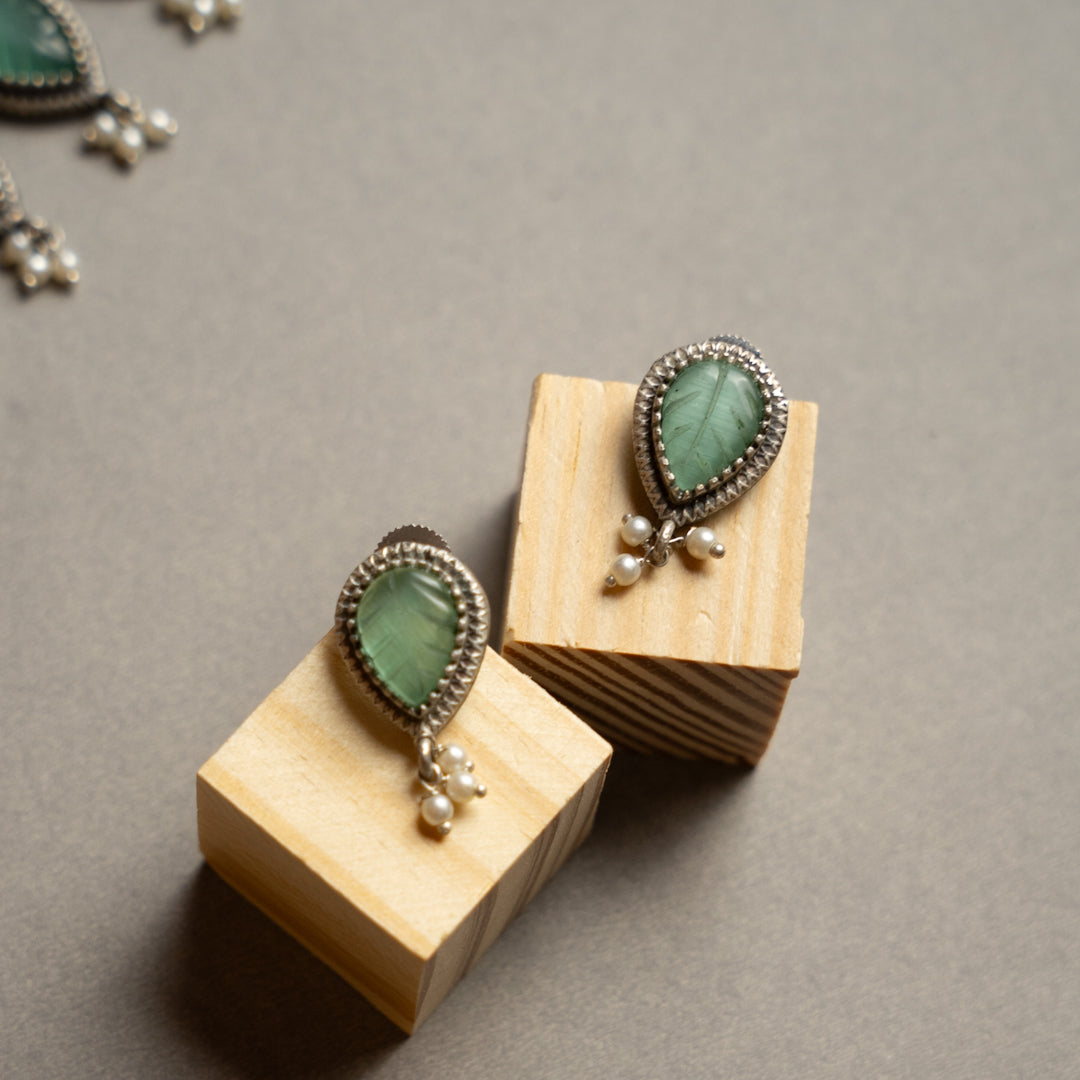 RELIKA FAUX SILVER BIJOUX PREMIUM AND EXCLUSIVE CARVING STONE SEMI HANDMADE CARVING NECKLACE WITH EARRINGS NL135