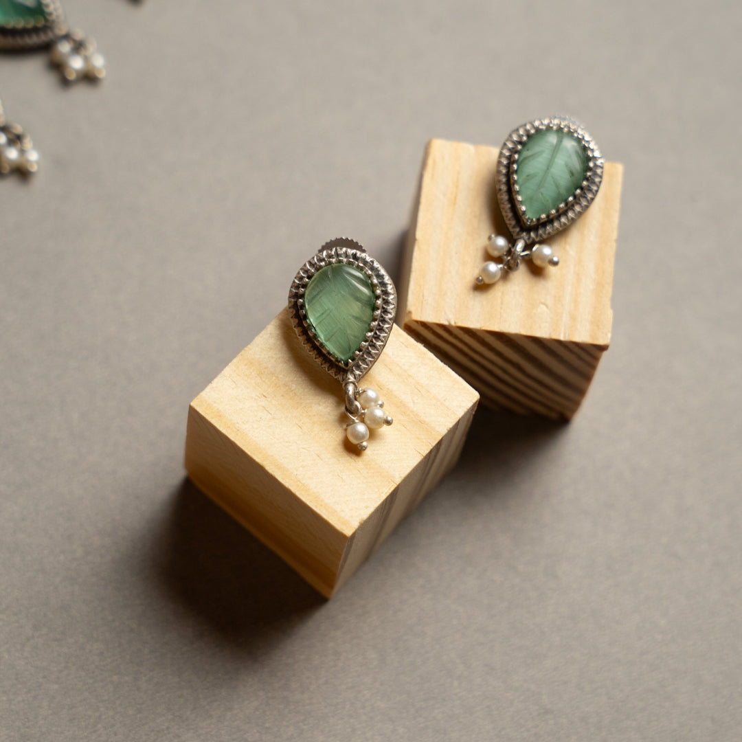 RELIKA FAUX SILVER BIJOUX PREMIUM AND EXCLUSIVE CARVING STONE SEMI HANDMADE CARVING NECKLACE WITH EARRINGS NL135