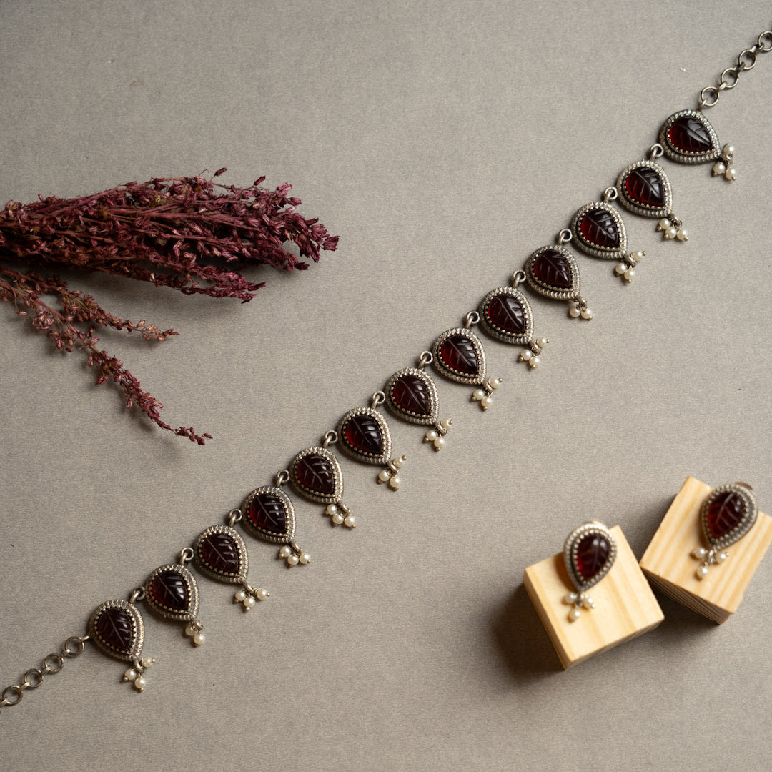 RELIKA FAUX SILVER BIJOUX PREMIUM AND EXCLUSIVE CARVING STONE SEMI HANDMADE CARVING NECKLACE WITH EARRINGS NL135