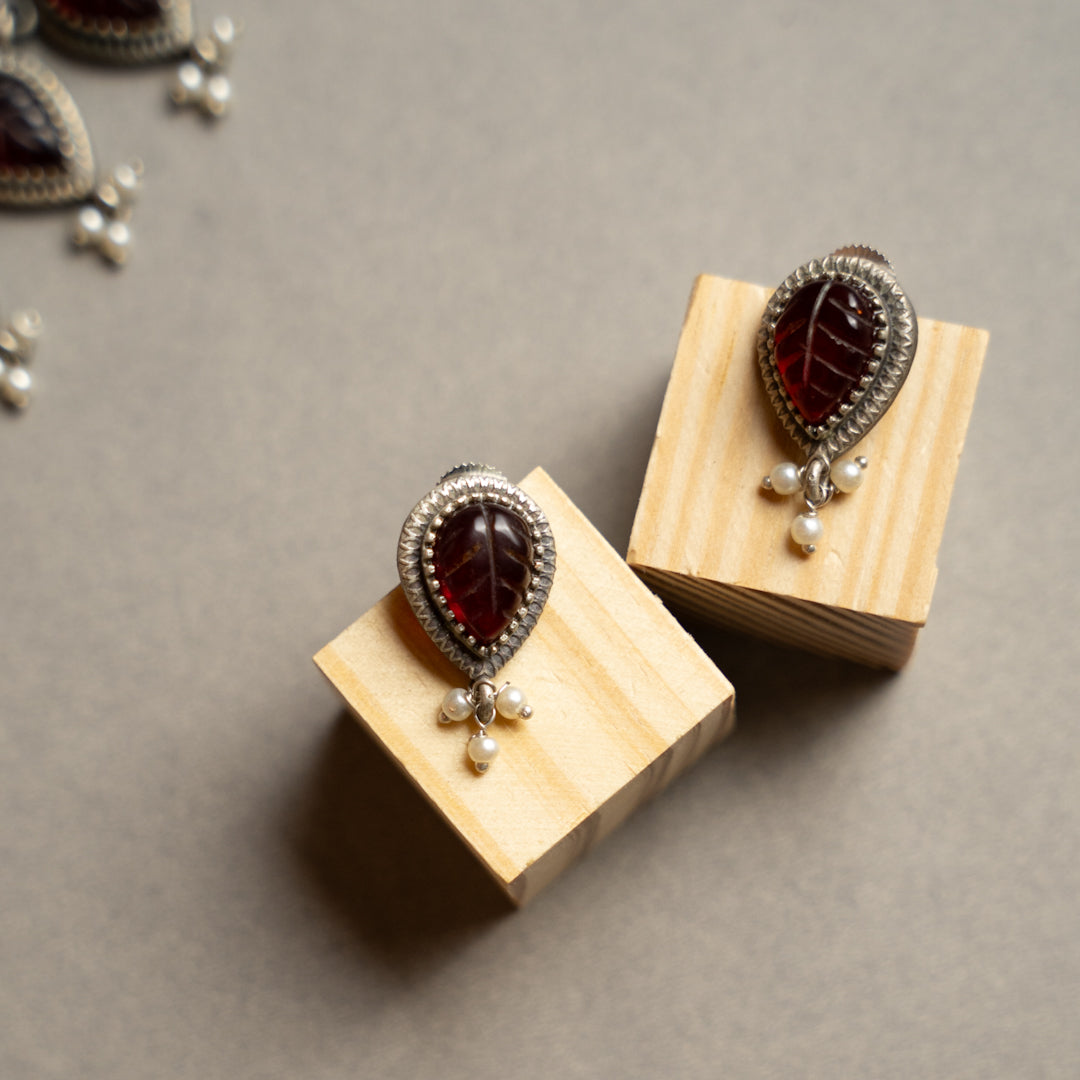 RELIKA FAUX SILVER BIJOUX PREMIUM AND EXCLUSIVE CARVING STONE SEMI HANDMADE CARVING NECKLACE WITH EARRINGS NL135