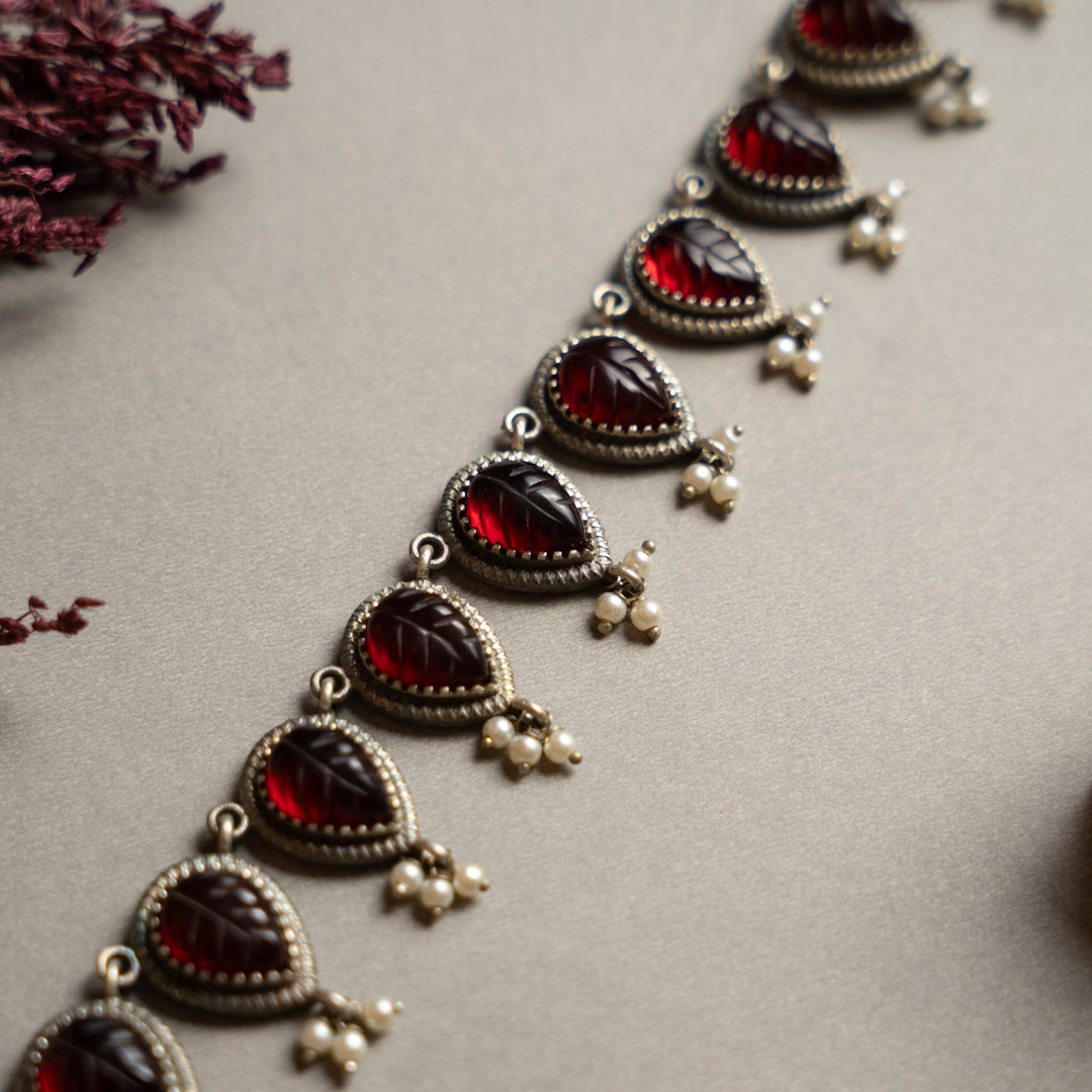 RELIKA FAUX SILVER BIJOUX PREMIUM AND EXCLUSIVE CARVING STONE SEMI HANDMADE CARVING NECKLACE WITH EARRINGS NL135