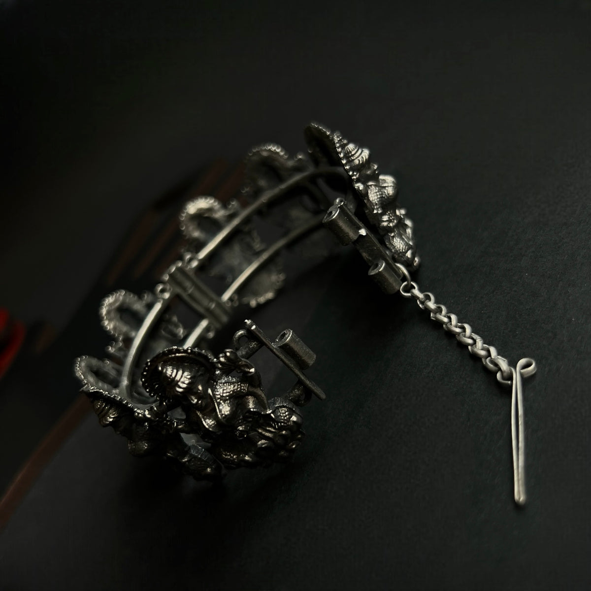 ALAIA BLACK POLISH CLASSIC STNEHAND CAFFS BRACELETS BR85