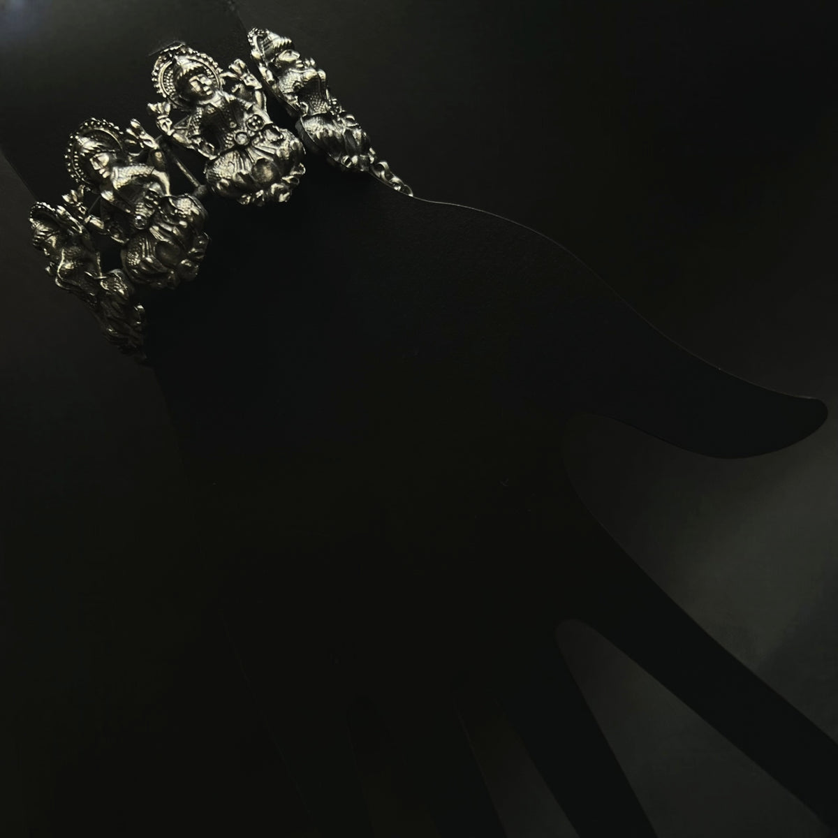 ALAIA BLACK POLISH CLASSIC STNEHAND CAFFS BRACELETS BR85