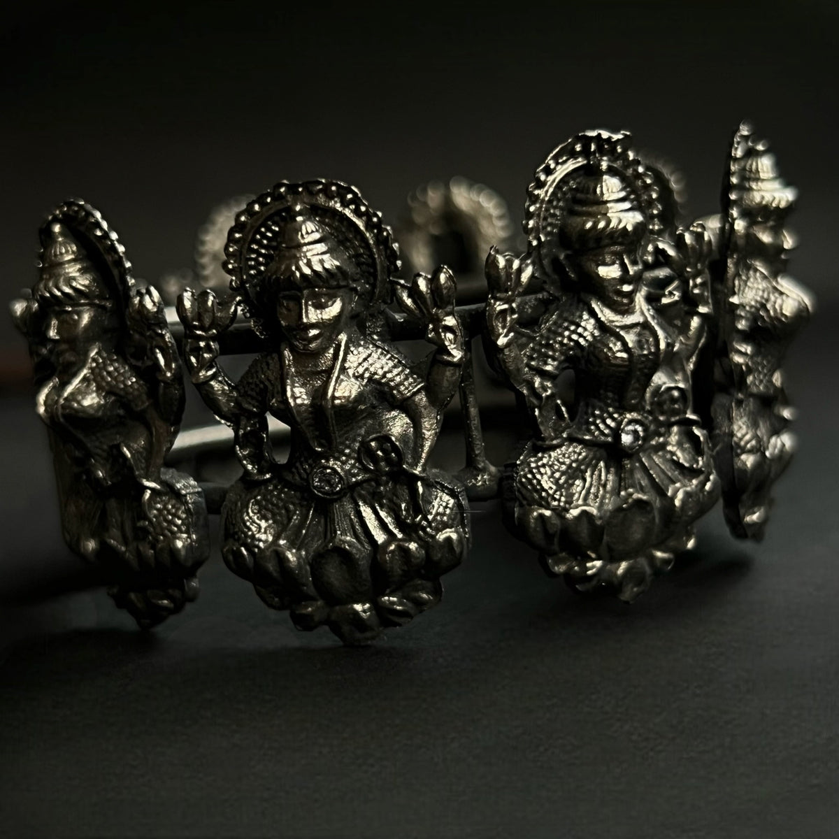 ALAIA BLACK POLISH CLASSIC STNEHAND CAFFS BRACELETS BR85