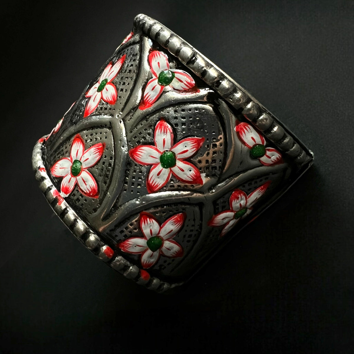 NEETU HAND HAMMERED AND HANDMADE HAND PAINTED ANTIQUE TONED CLASSIC HAND CUFF BR46