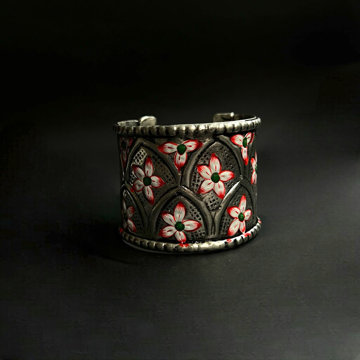 NEETU HAND HAMMERED AND HANDMADE HAND PAINTED ANTIQUE TONED CLASSIC HAND CUFF BR46