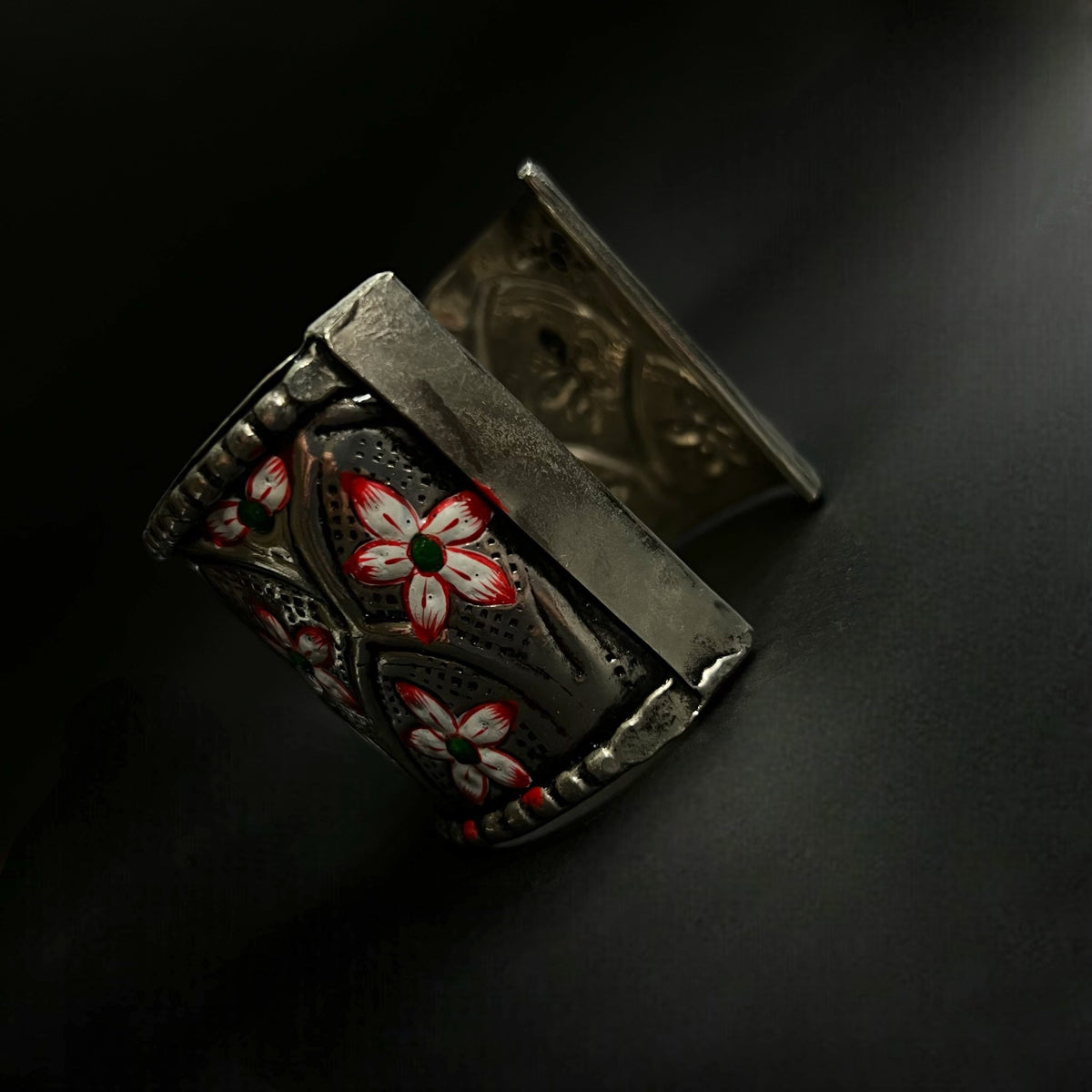 NEETU HAND HAMMERED AND HANDMADE HAND PAINTED ANTIQUE TONED CLASSIC HAND CUFF BR46