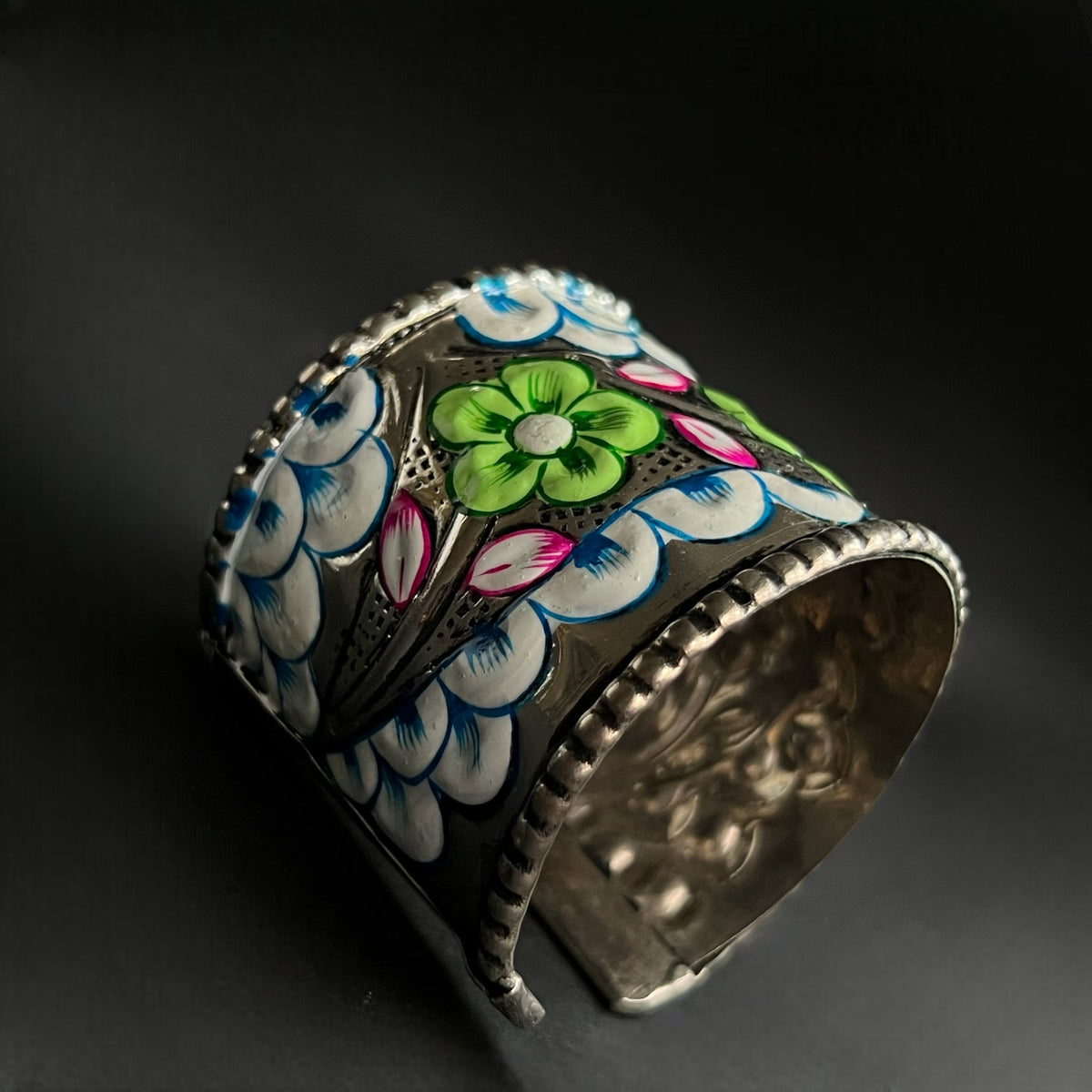 NEETU HAND HAMMERED AND HANDMADE HAND PAINTED ANTIQUE TONED CLASSIC HAND CUFF BR46