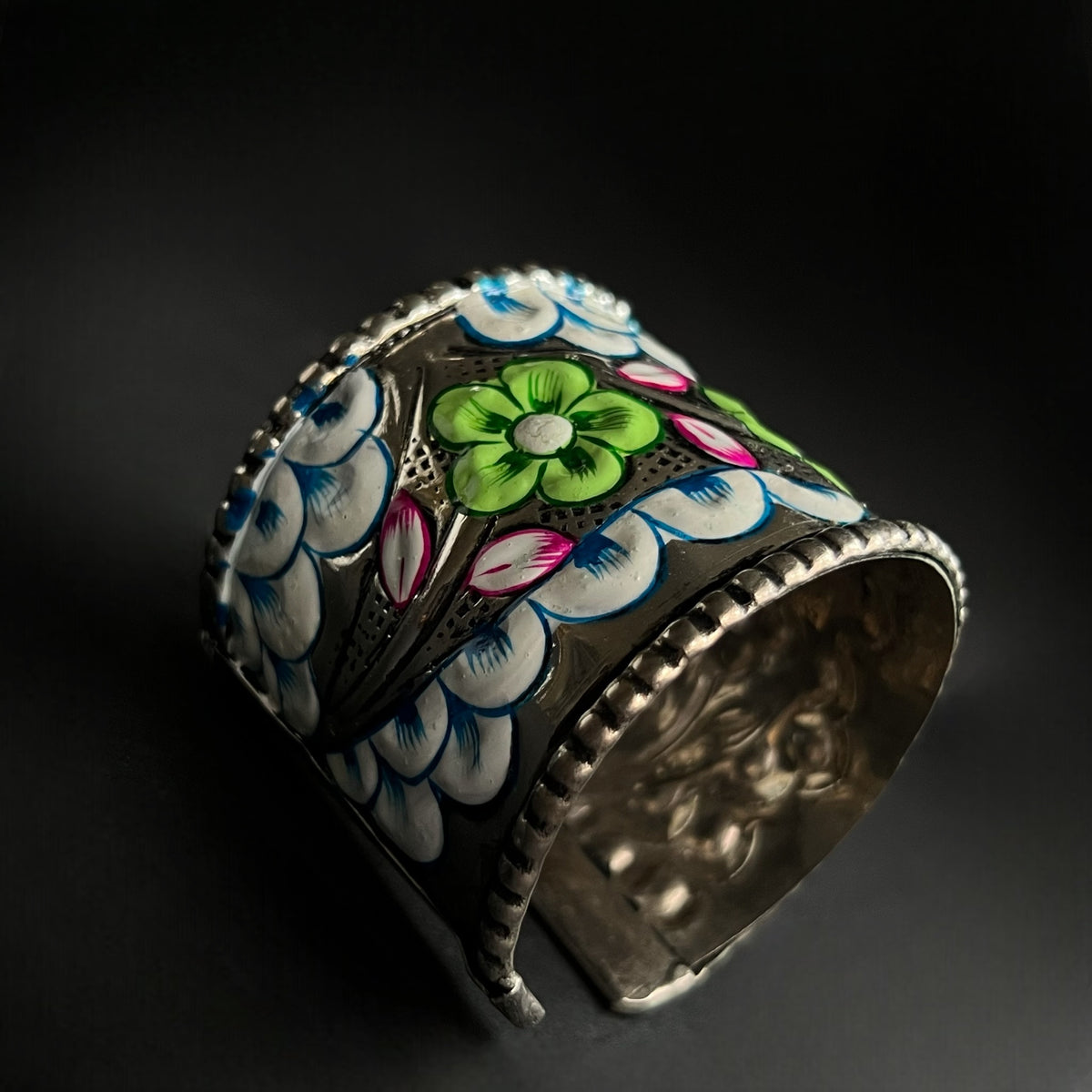 NEETU HAND HAMMERED AND HANDMADE HAND PAINTED ANTIQUE TONED CLASSIC HAND CUFF BR46