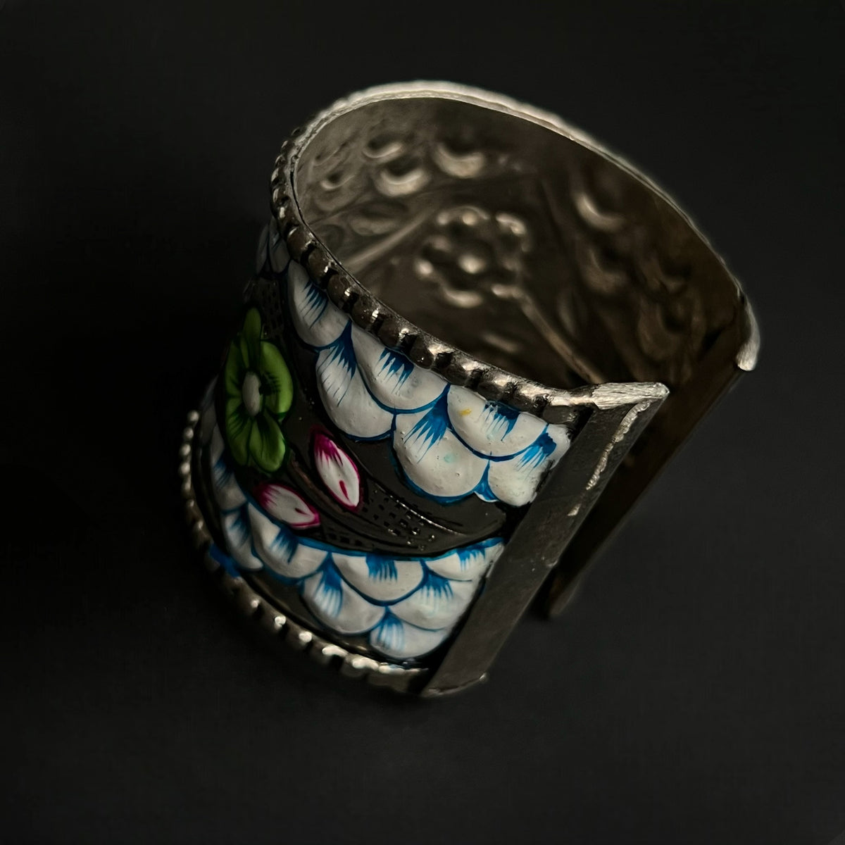 NEETU HAND HAMMERED AND HANDMADE HAND PAINTED ANTIQUE TONED CLASSIC HAND CUFF BR46