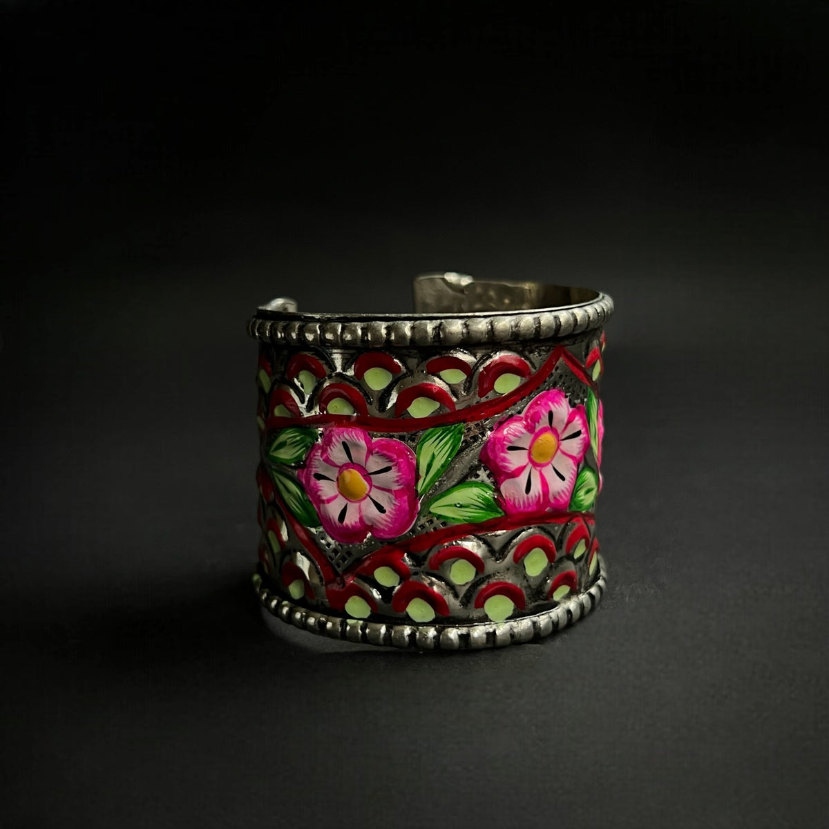 NEETU HAND HAMMERED AND HANDMADE HAND PAINTED ANTIQUE TONED CLASSIC HAND CUFF BR46
