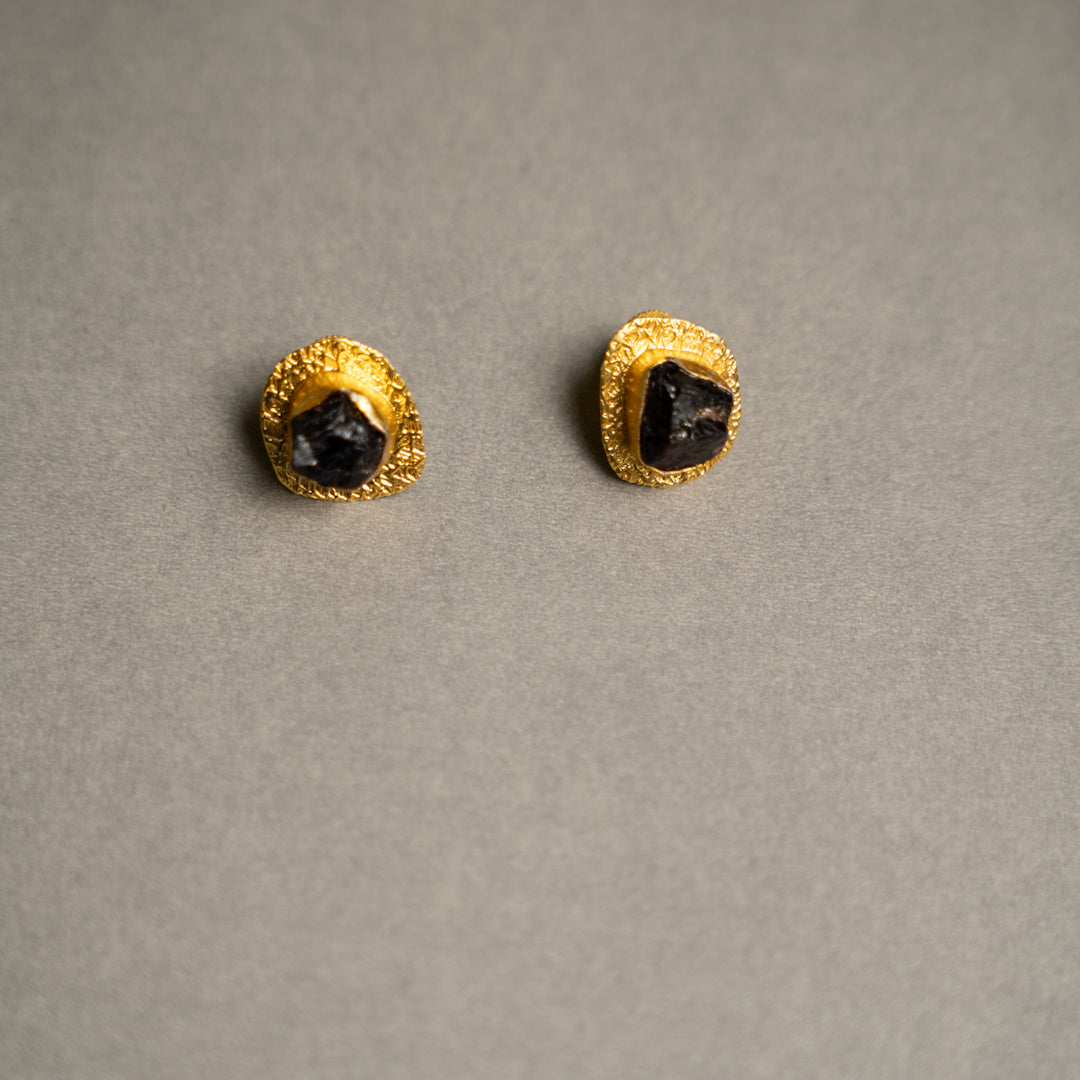 PETITE THAMIZHACHI BIJOUX EXCLUSIVE AND PREMIUM RAW STONES AND MOP HANDMADE GOLD TONED NECKPIECE/NECKLACE, BRACELET CUFF, RING WITH EARRING SET NL146