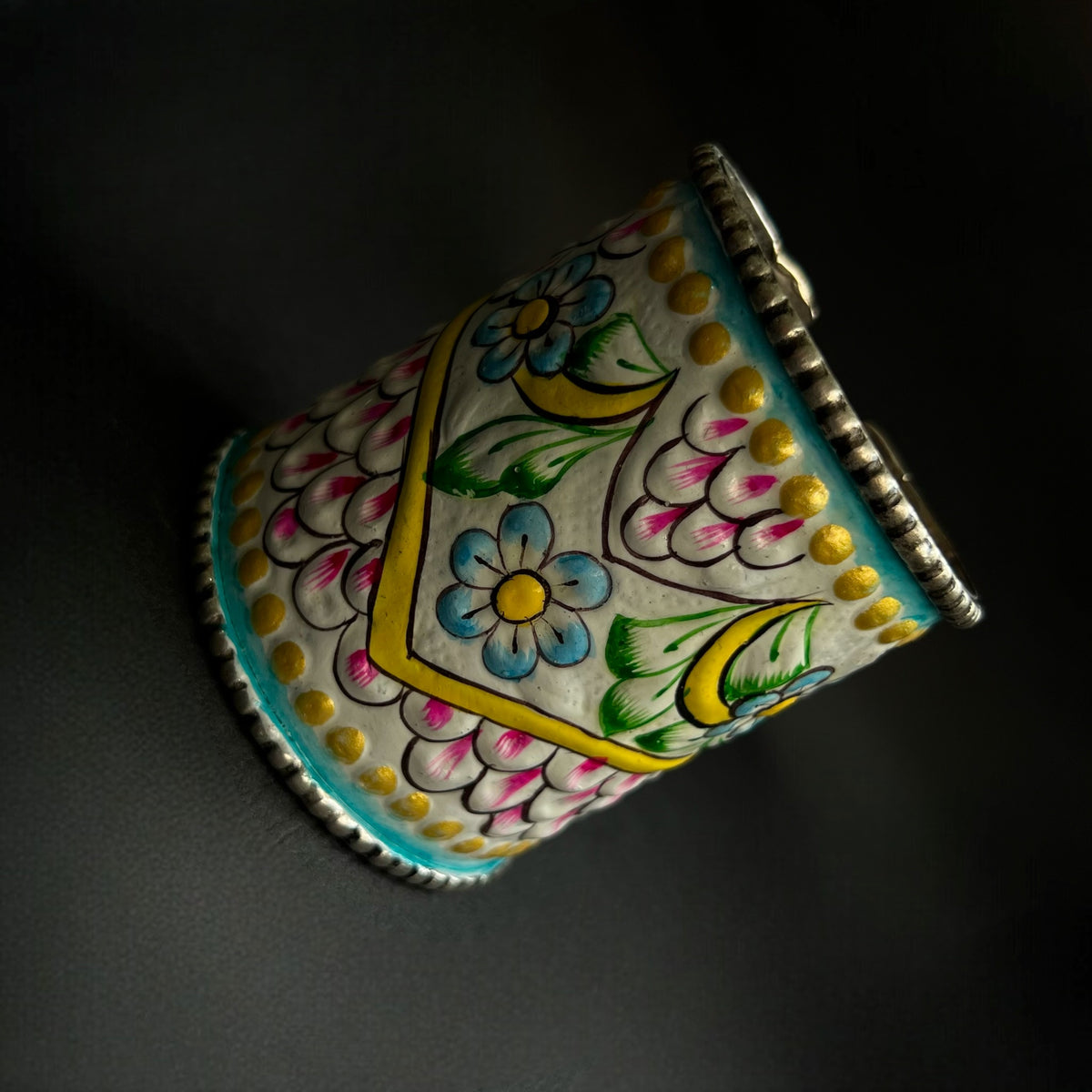 RIMANA HAND HAMMERED AND HANDMADE HAND PAINTED ANTIQUE TONED CLASSIC HAND CUFF BR43