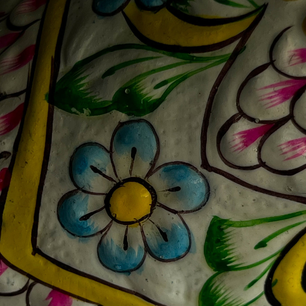 RIMANA HAND HAMMERED AND HANDMADE HAND PAINTED ANTIQUE TONED CLASSIC HAND CUFF BR43