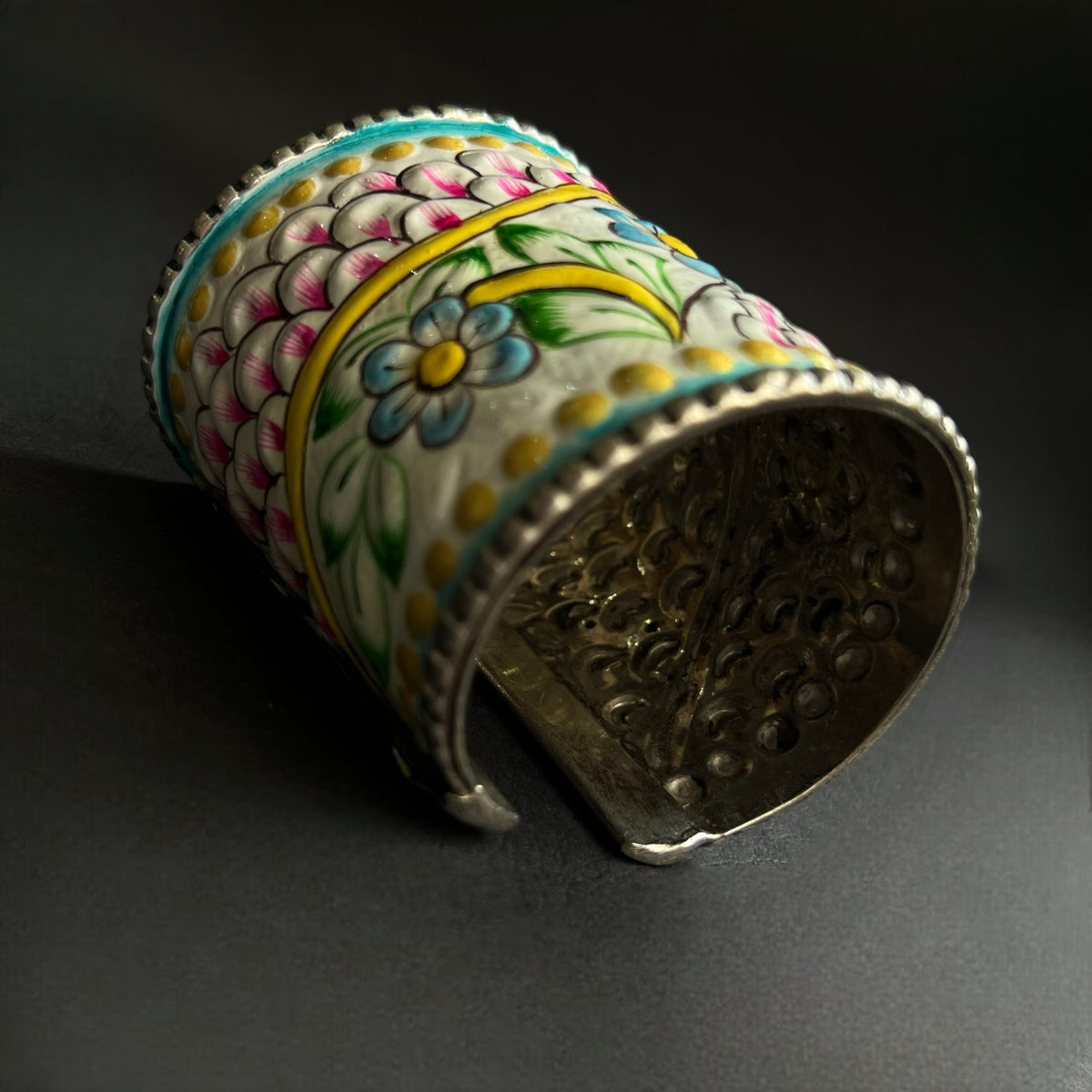 RIMANA HAND HAMMERED AND HANDMADE HAND PAINTED ANTIQUE TONED CLASSIC HAND CUFF BR43