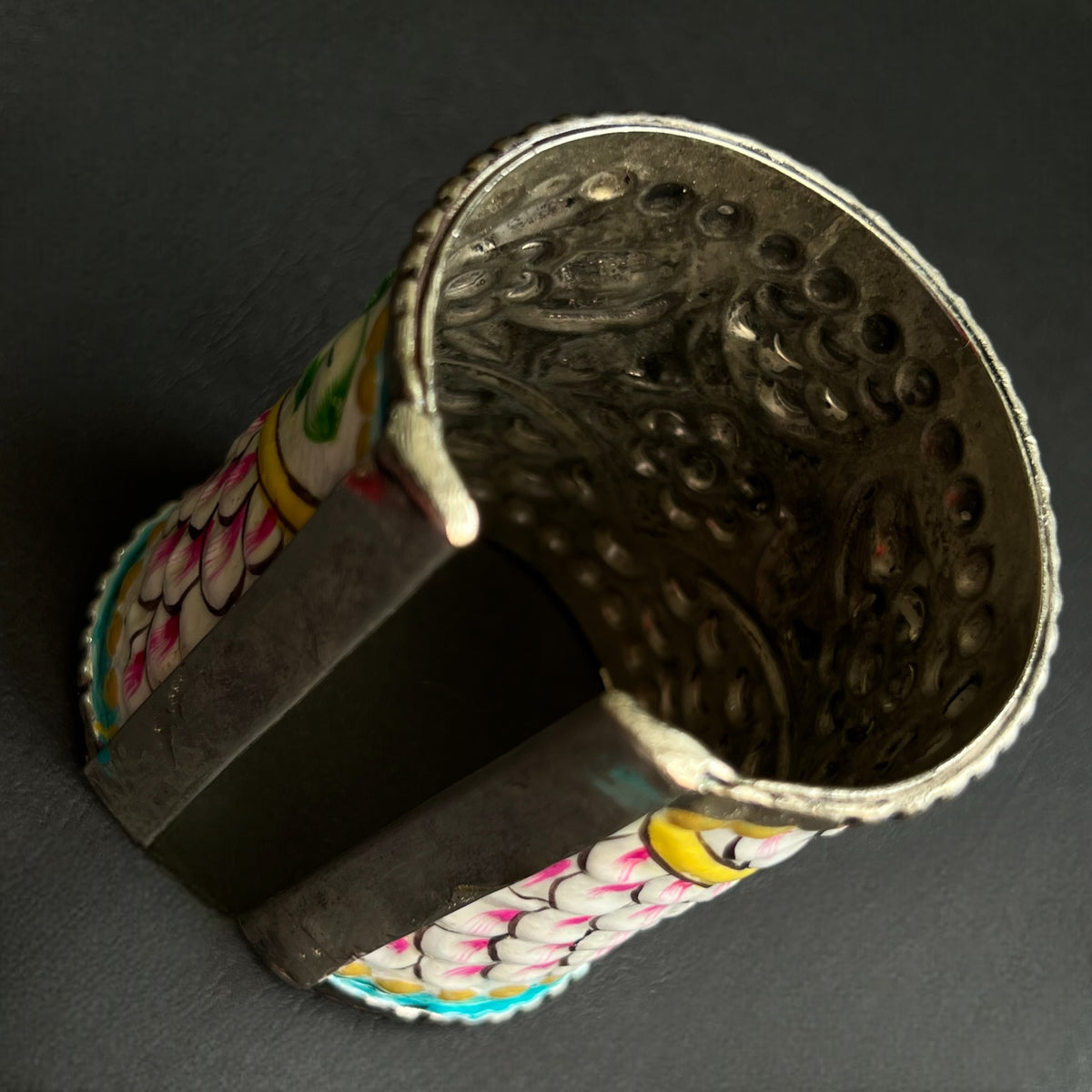 RIMANA HAND HAMMERED AND HANDMADE HAND PAINTED ANTIQUE TONED CLASSIC HAND CUFF BR43