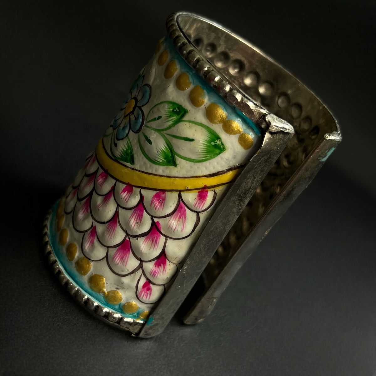 RIMANA HAND HAMMERED AND HANDMADE HAND PAINTED ANTIQUE TONED CLASSIC HAND CUFF BR43