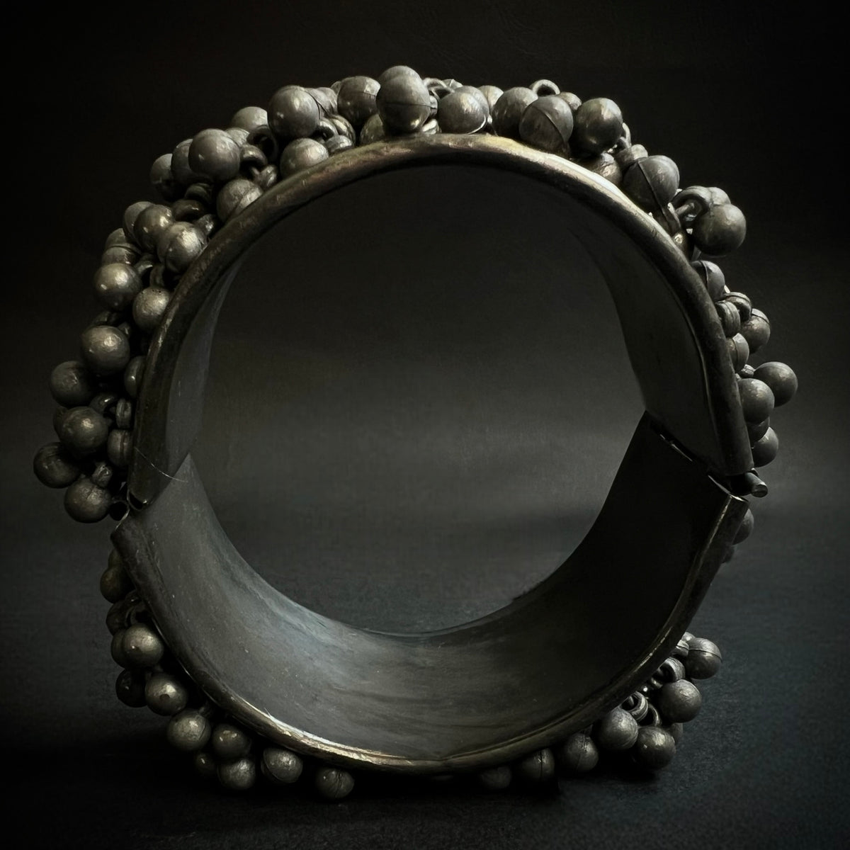 SATARA BLACK POLISH HAND CUFFS/BRACELET/BANGLES/KADAS 
 BR48