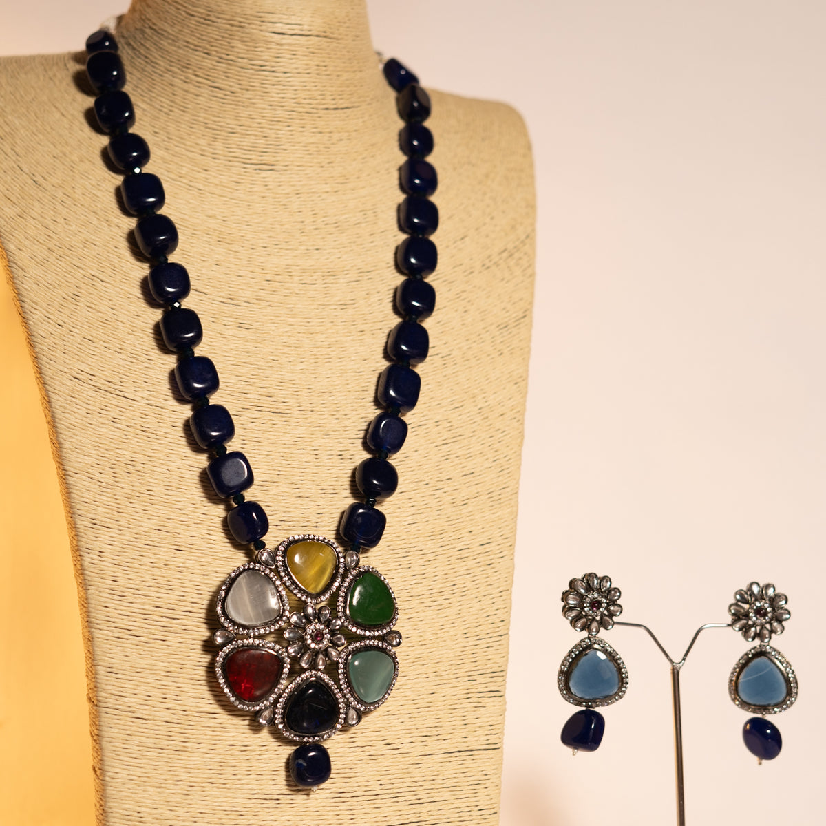 SHIHAYA GLASS BEAD STONE WITH MONALISA STONE SET ML08