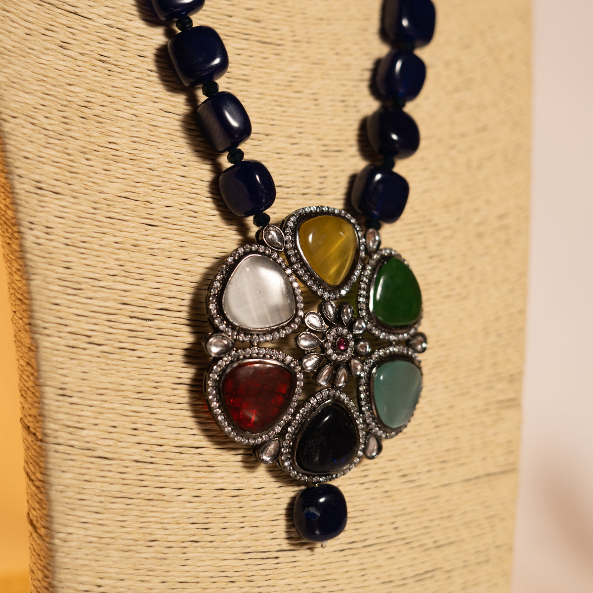 SHIHAYA GLASS BEAD STONE WITH MONALISA STONE SET ML08