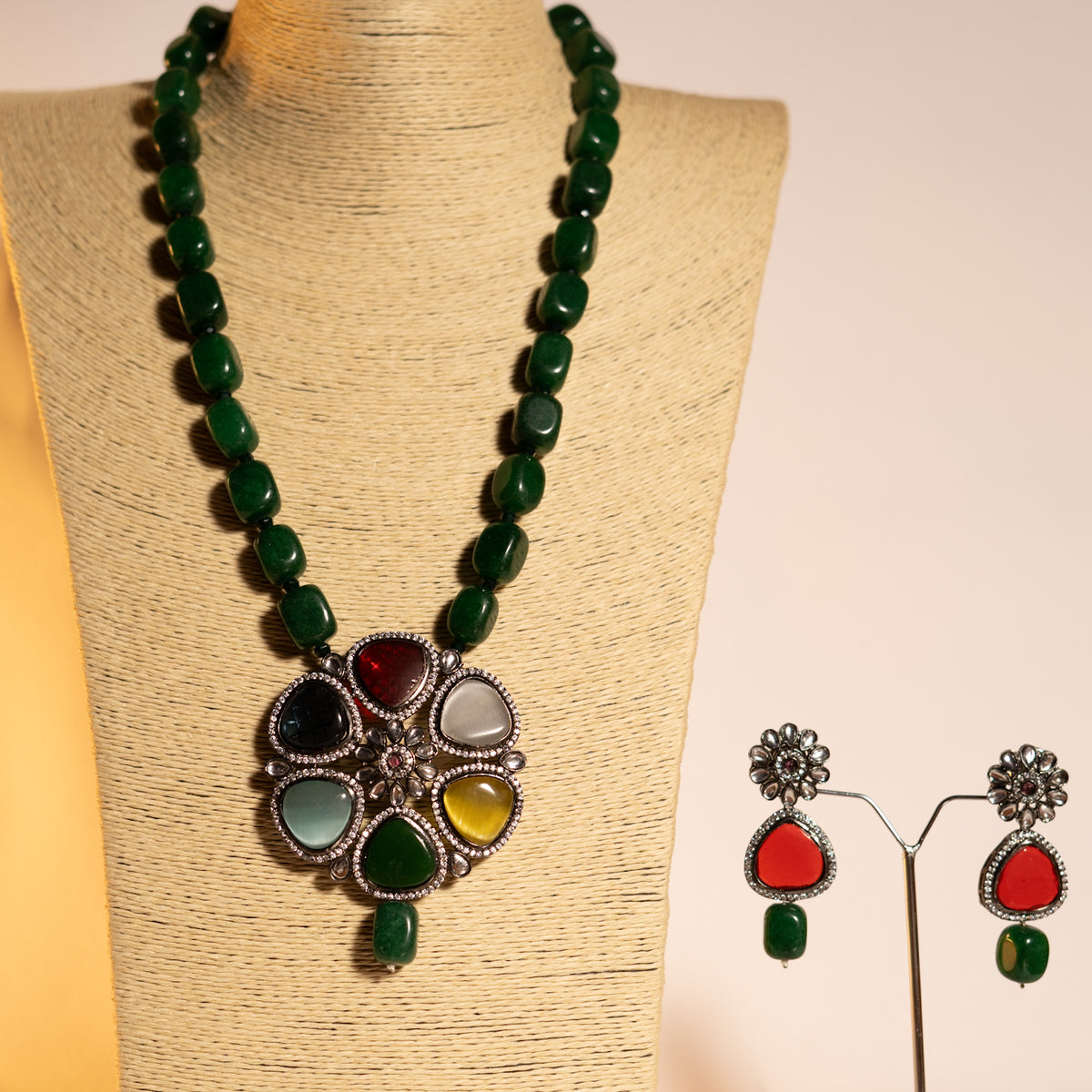 SHIHAYA GLASS BEAD STONE WITH MONALISA STONE SET ML08