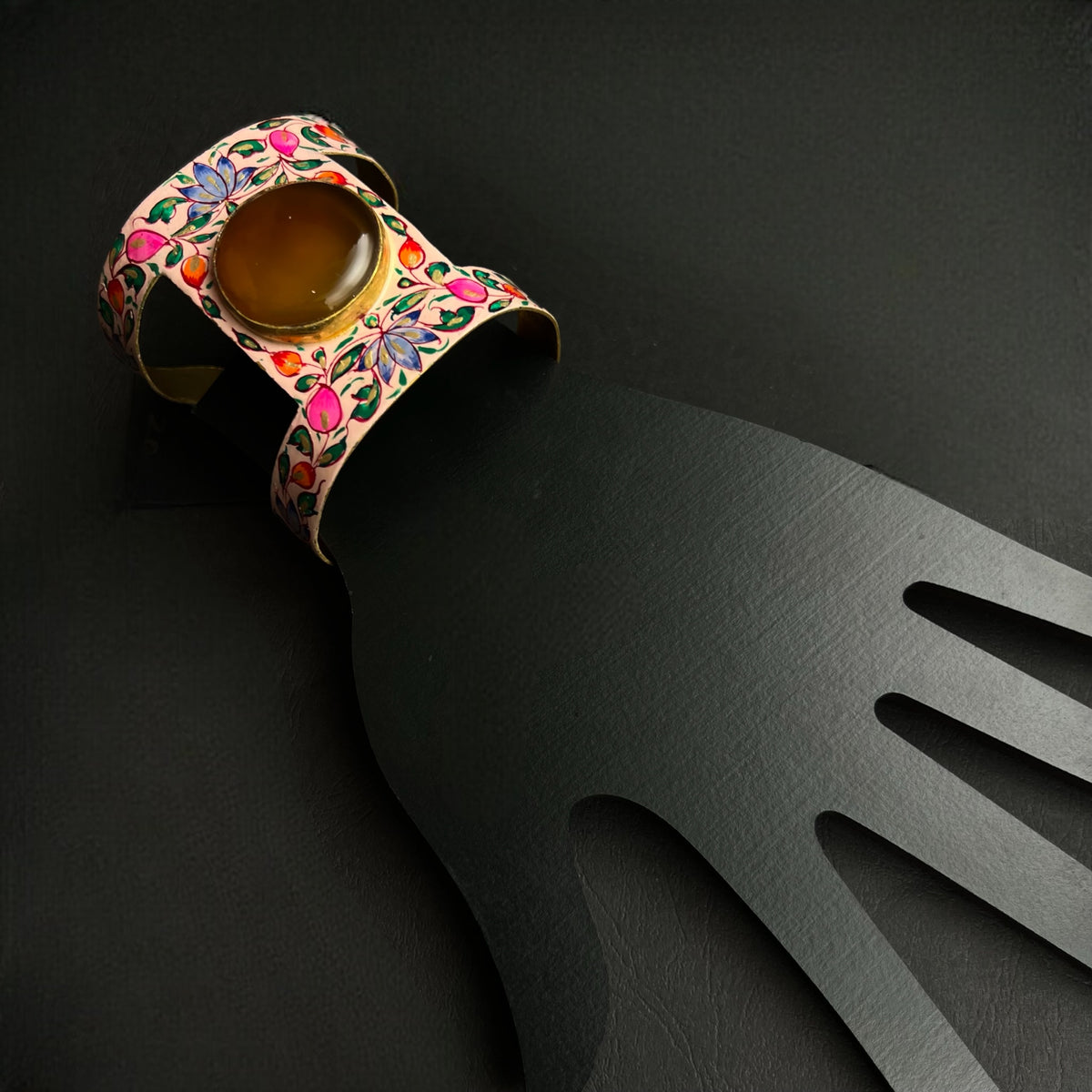 ARTISTIC STONE BRACELET BR25