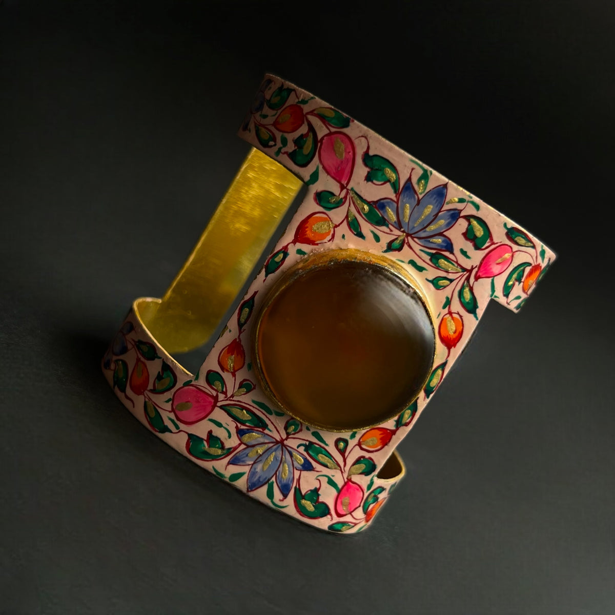 ARTISTIC STONE BRACELET BR25