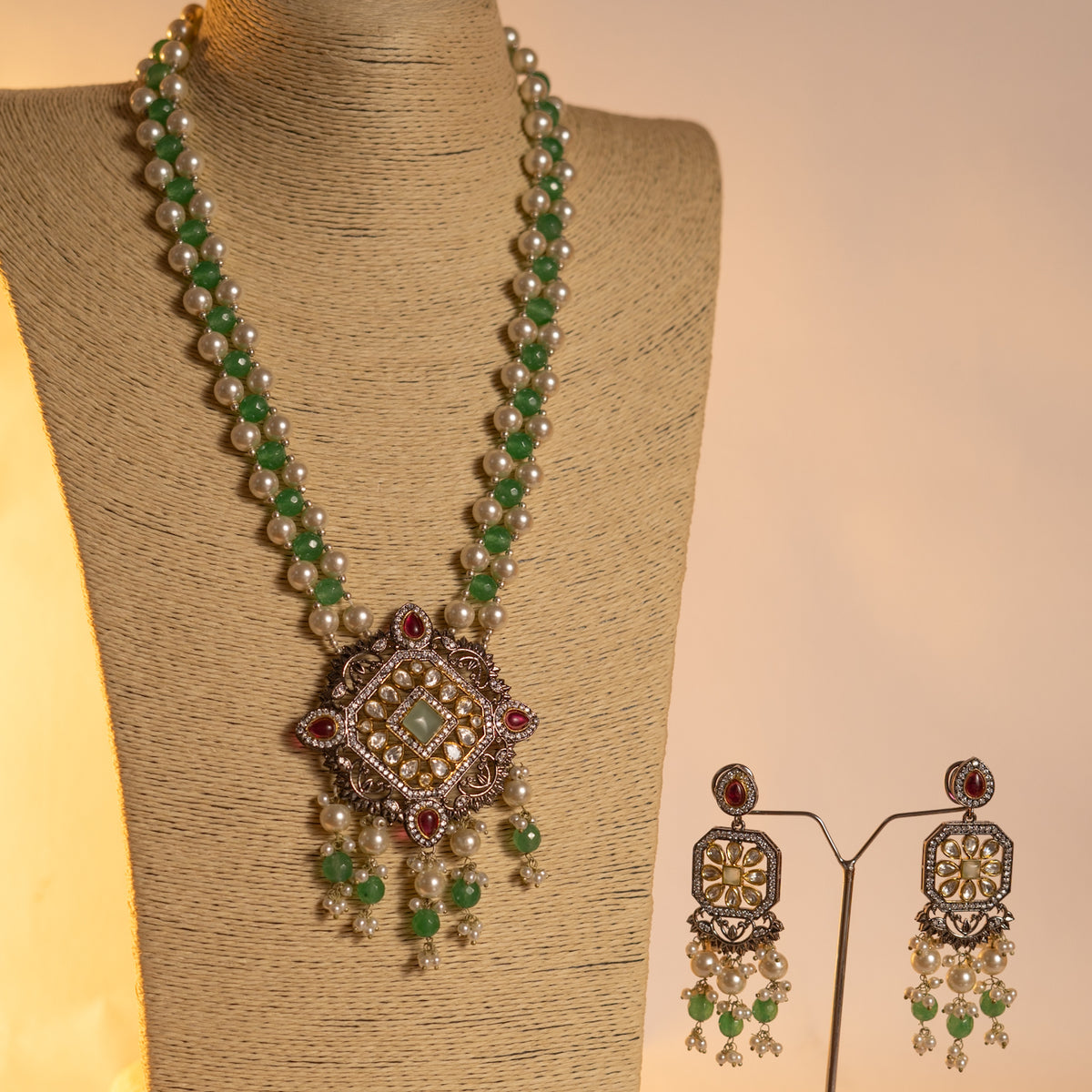 AMBIKA MALA WITH EARRINGS -A VISION DRAWN FROM THE LEGACY OF AMARPALI  ML05