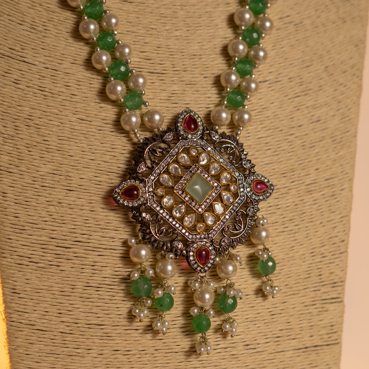 AMBIKA MALA WITH EARRINGS -A VISION DRAWN FROM THE LEGACY OF AMARPALI  ML05