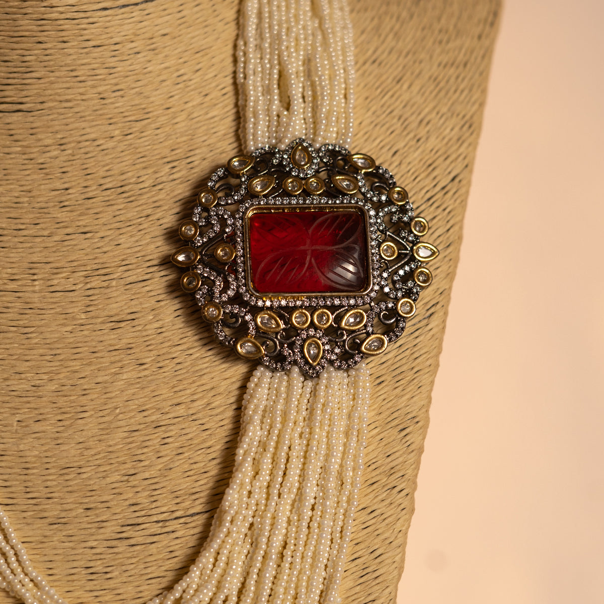 SHERINA PEARL CARVING STONE HANDMADE STATEMENT MALA ML16