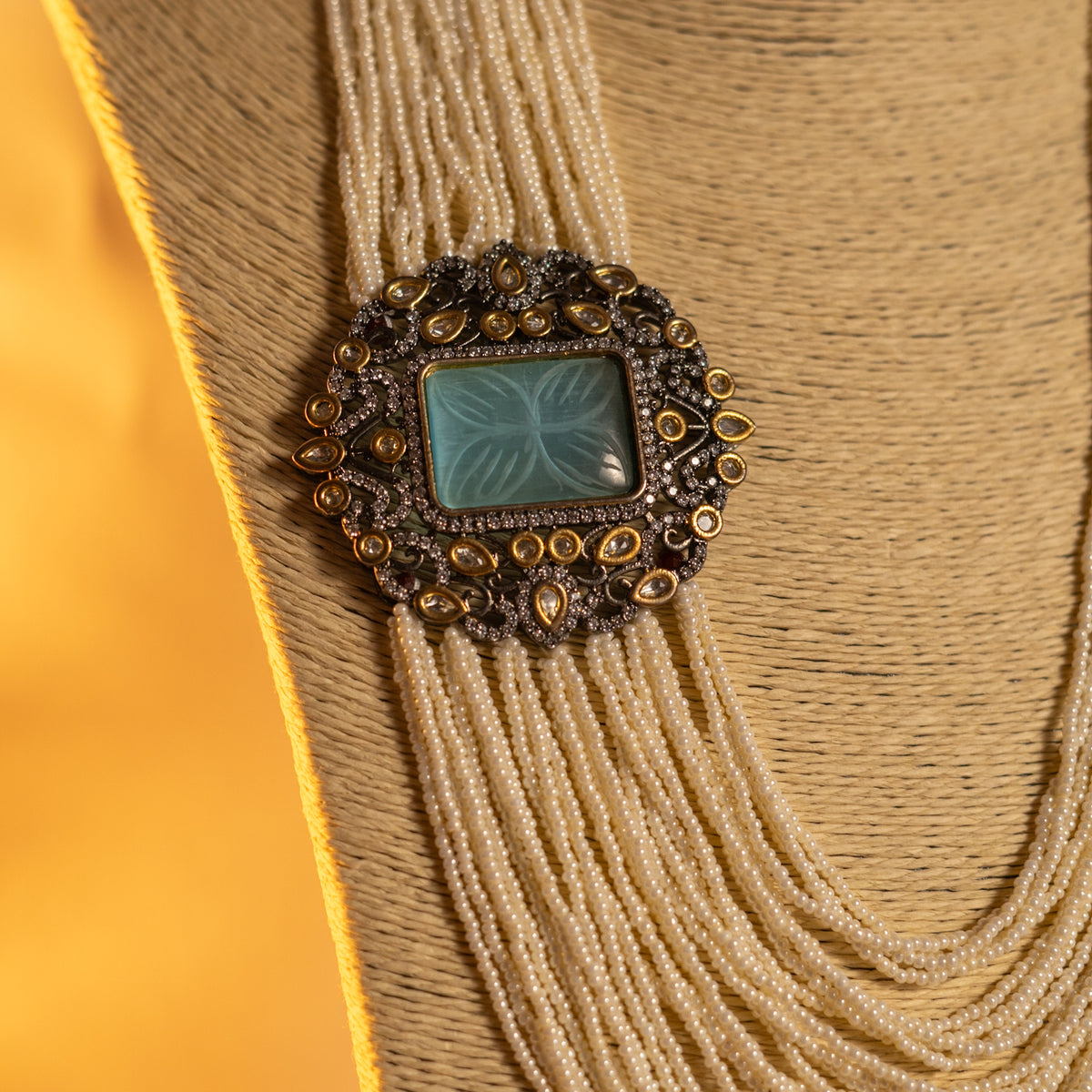 SHERINA PEARL CARVING STONE HANDMADE STATEMENT MALA ML16