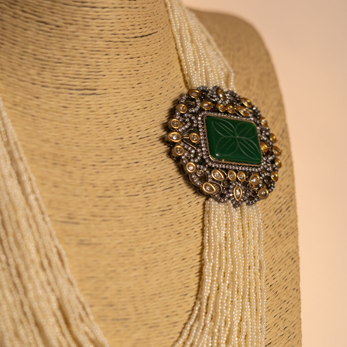 SHERINA PEARL CARVING STONE HANDMADE STATEMENT MALA ML16