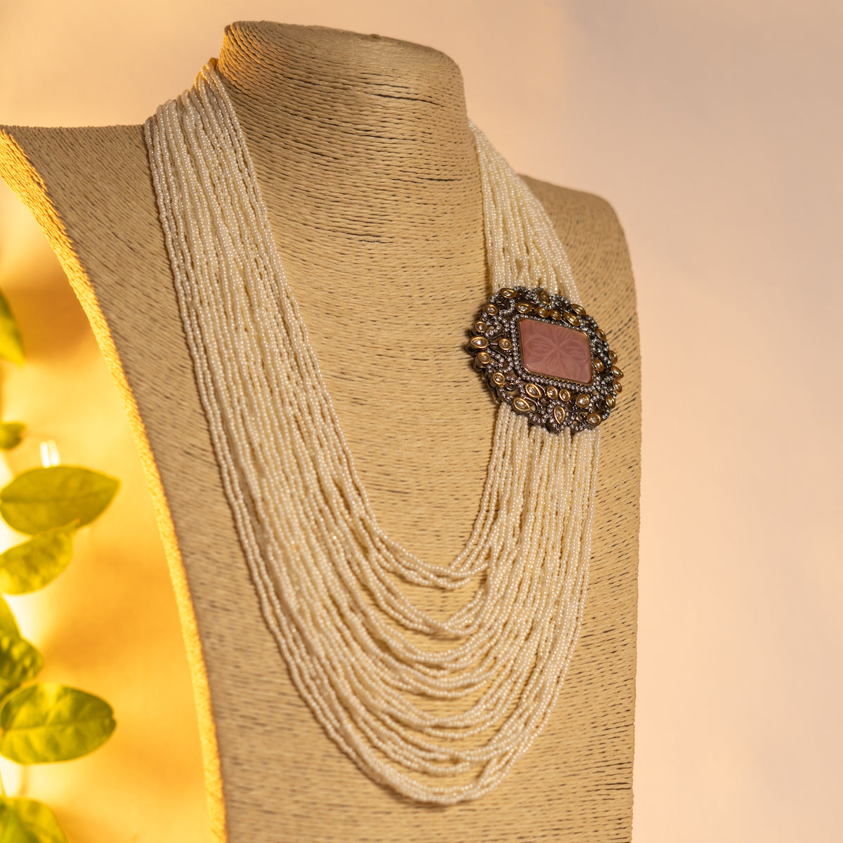 SHERINA PEARL CARVING STONE HANDMADE STATEMENT MALA ML16